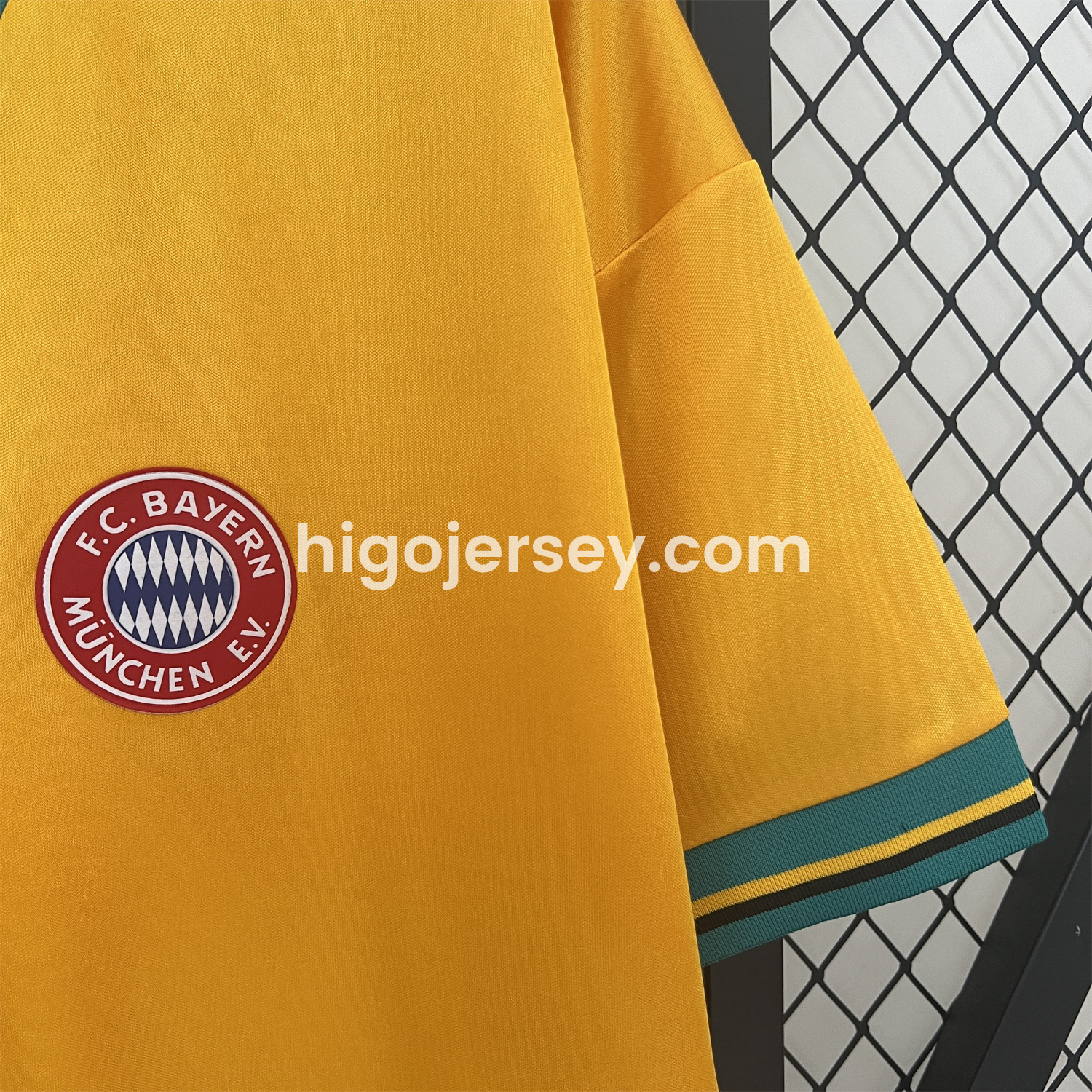 Higojerseys-Retro Bayern Munich 1993-95 Away Jersey