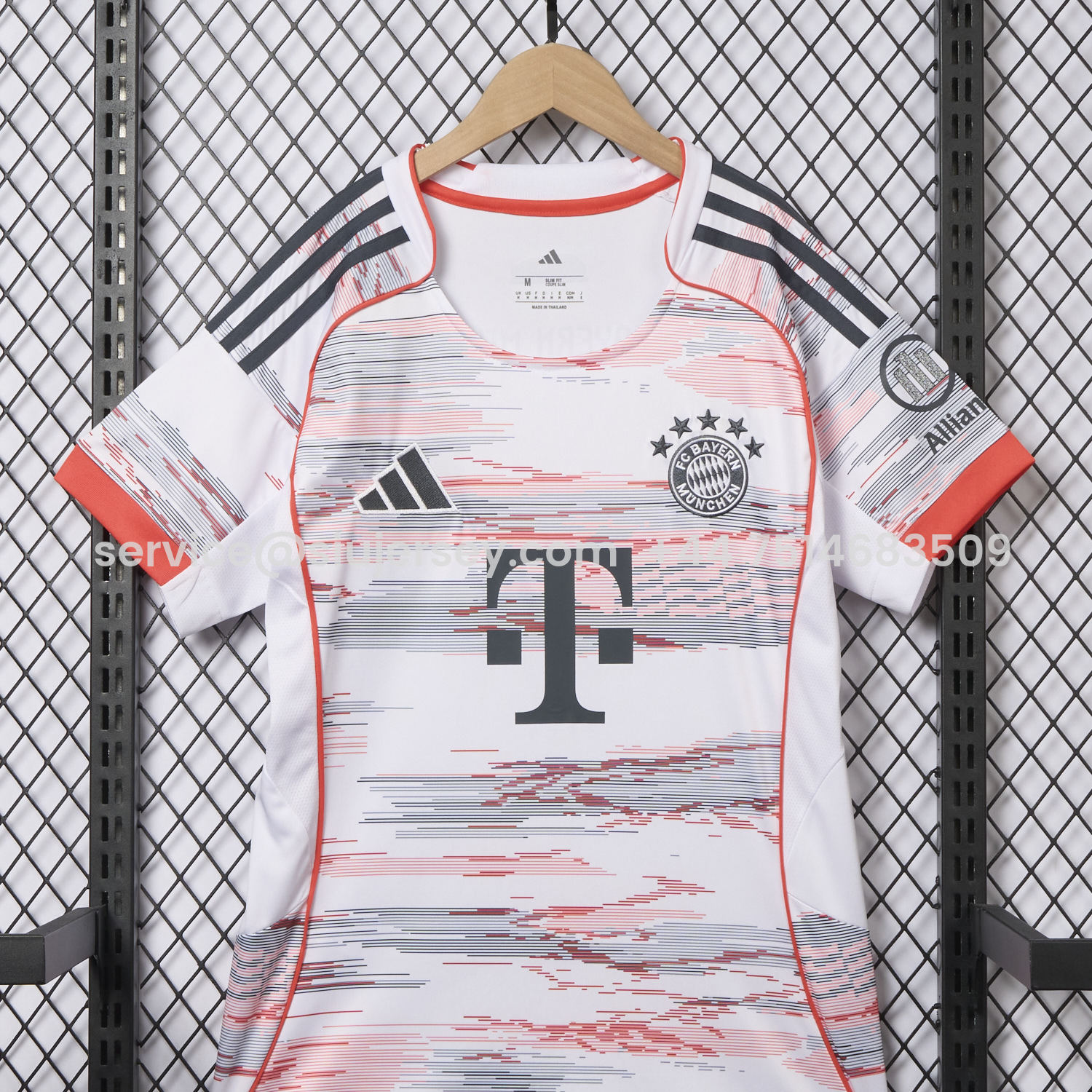 SIUjerseys-Women's Bayern Munich 25-26 Away Jersey
