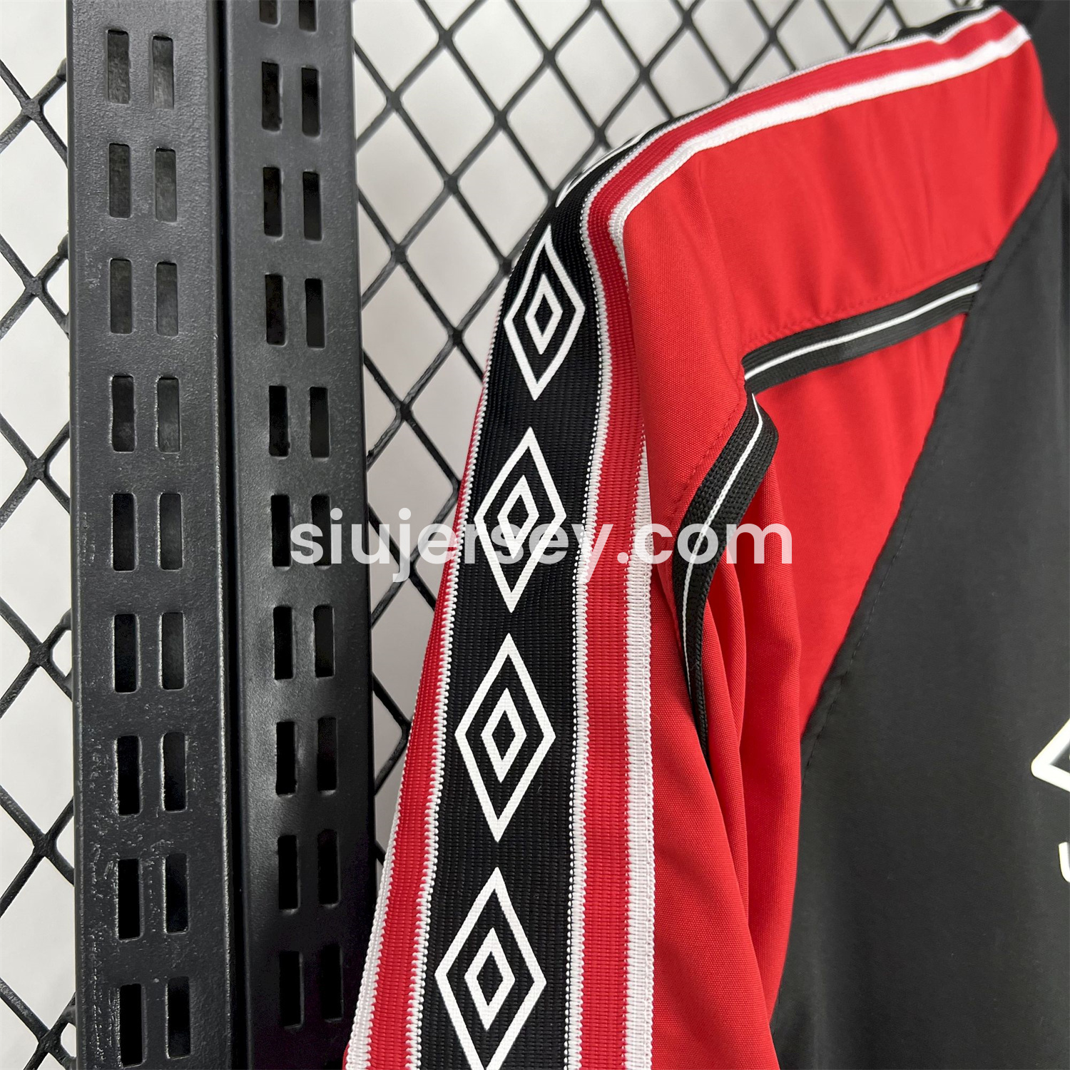 SIUjerseys-Retro Manchester United 1998-99 Throwback Windbreaker Jacket - Black and Red