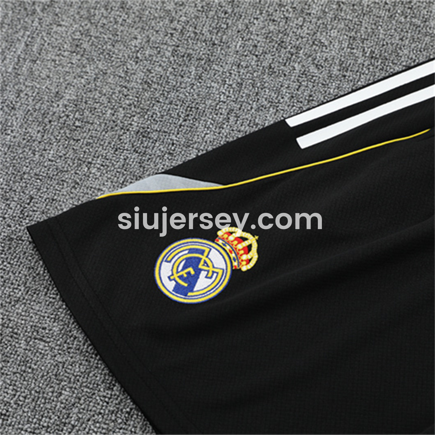 SIUjerseys-Real Madrid 25-26 Kids Short-Sleeve Training Set - Yellow Line Black Top and Black Shorts