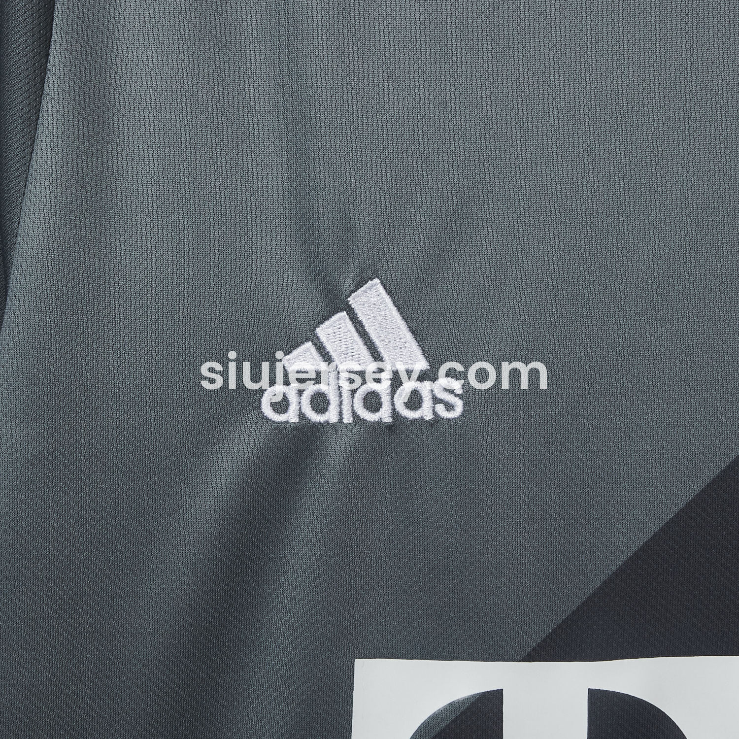 SIUjerseys-Retro Bayern Munich 2016-17 Away Jersey