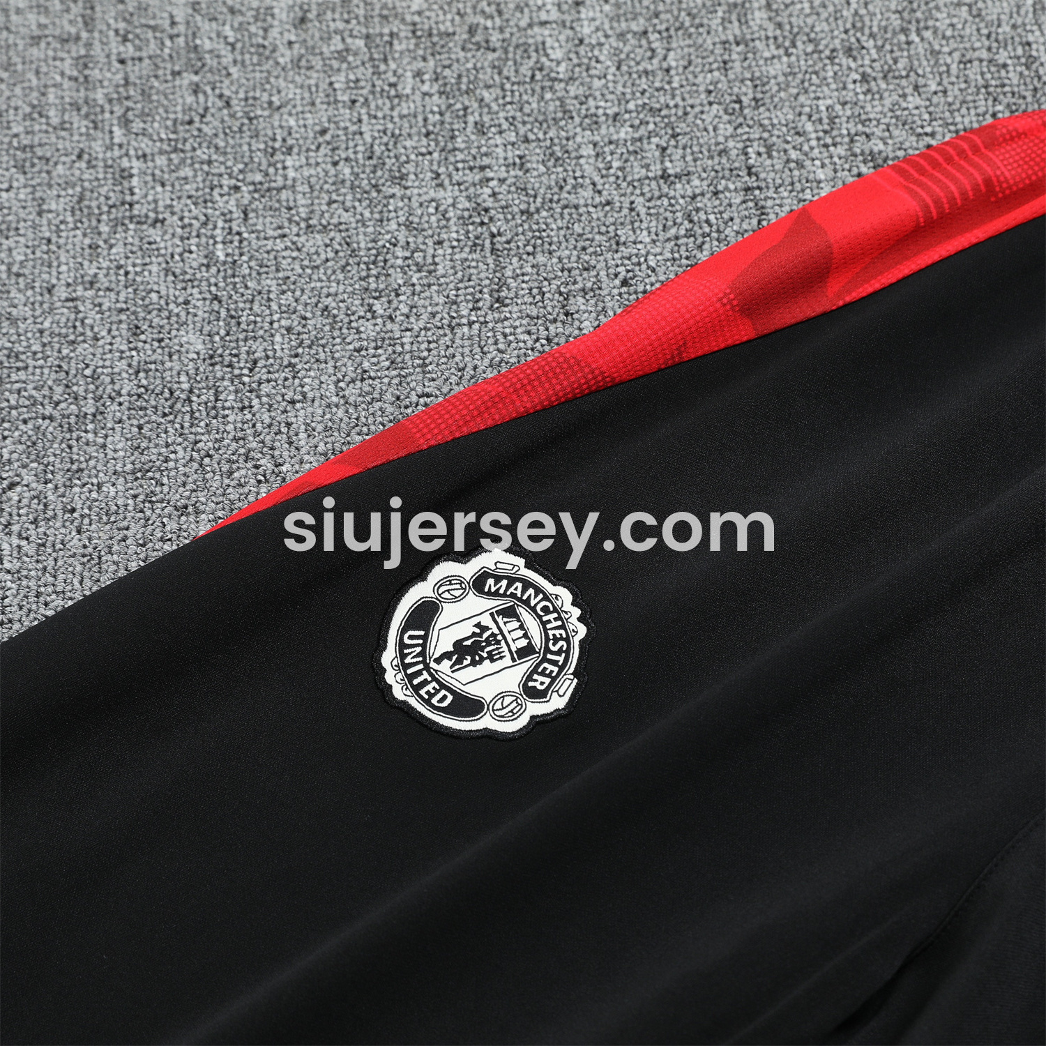SIUjerseys-Manchester United 24-25 Pre-Match Home Traning Hoodie Set - Red Top and Black Pants