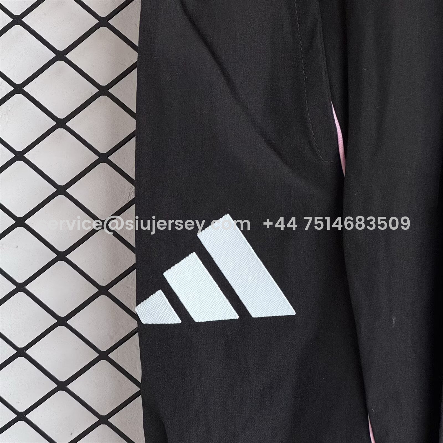 SIUjerseys-Juventus 25-26 Yellow Lines Windbreaker Training Set - Black Top and Pants