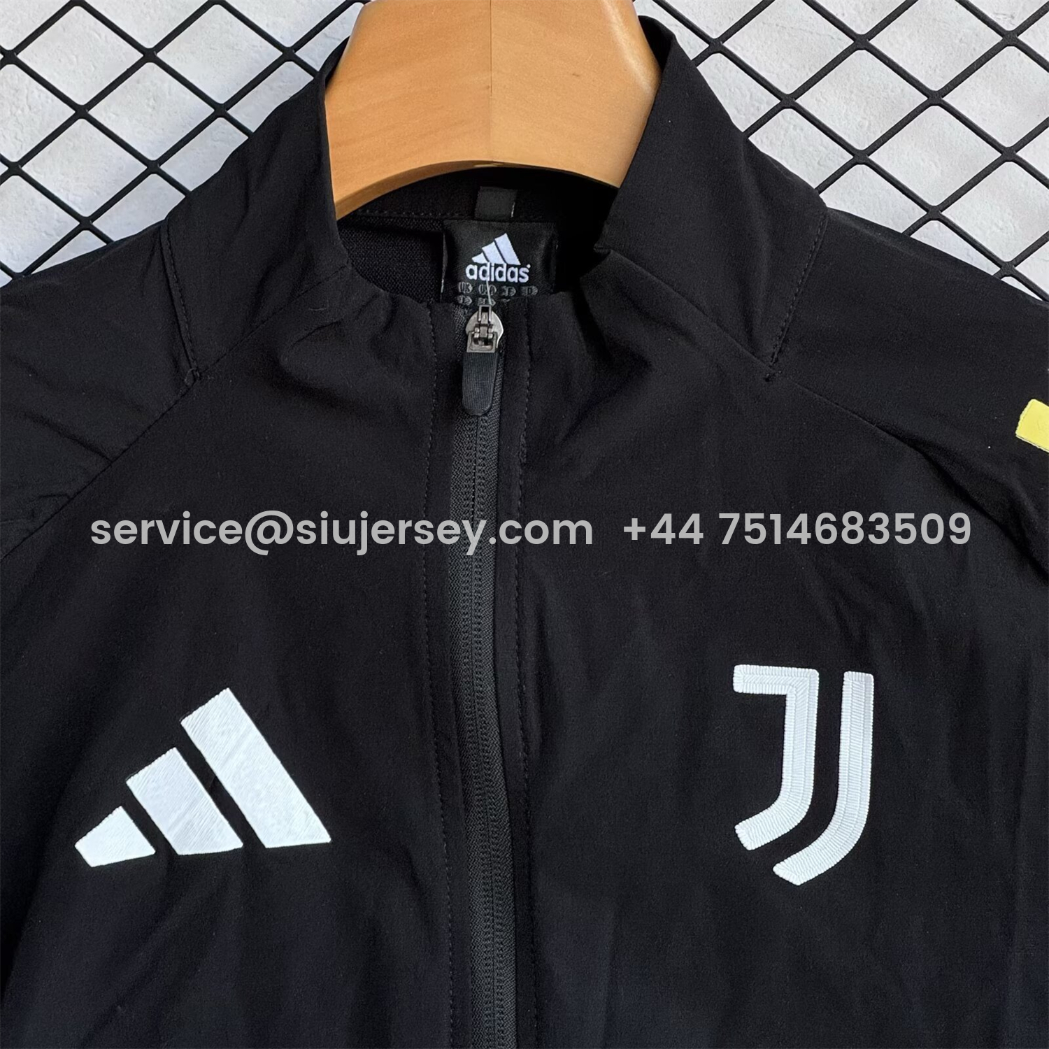 SIUjerseys-Juventus 25-26 Yellow Lines Windbreaker Training Set - Black Top and Pants