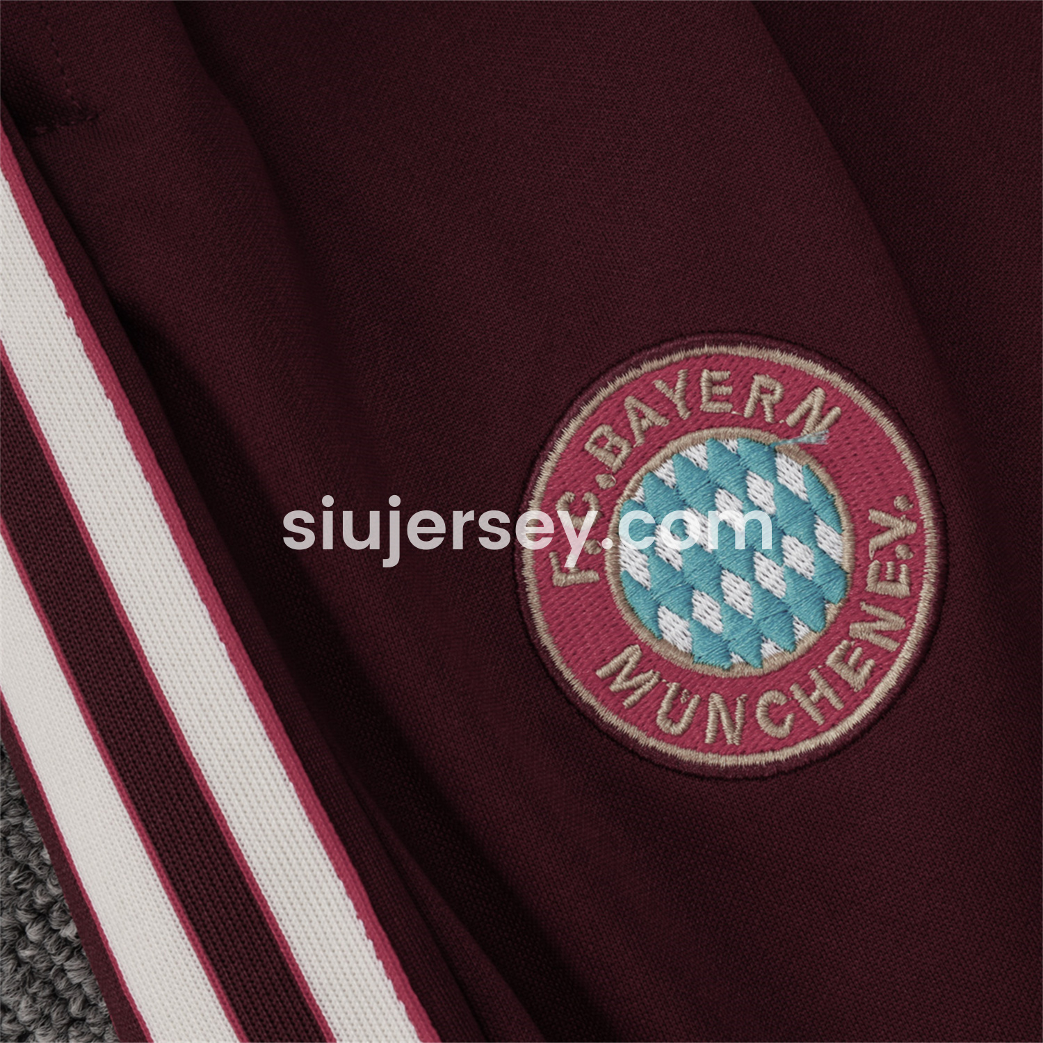SIUjerseys-Bayern Munich 25-26 Throwback Trefoil Long Sleeves Training Set - Deep Red