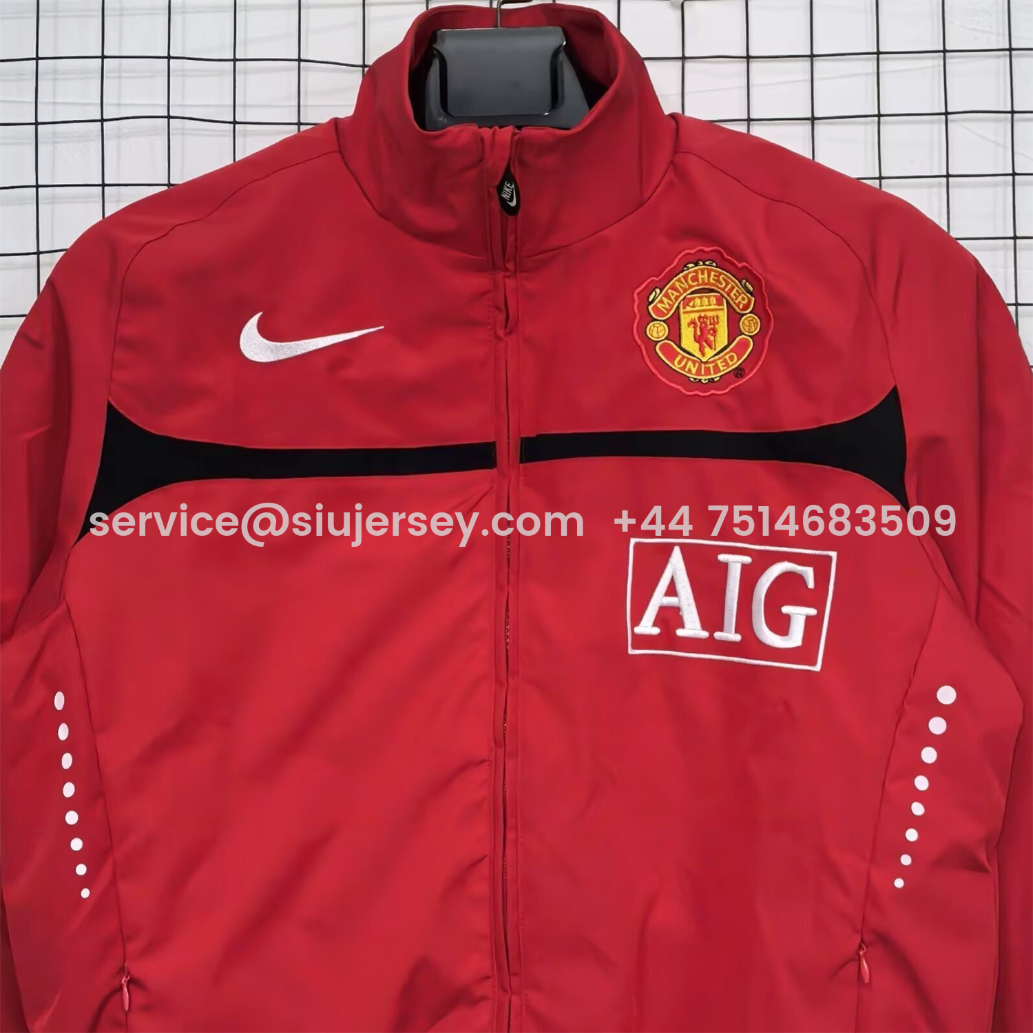 SIUjerseys-Retro Manchester United 2010-11 Red Windbreaker Jacket