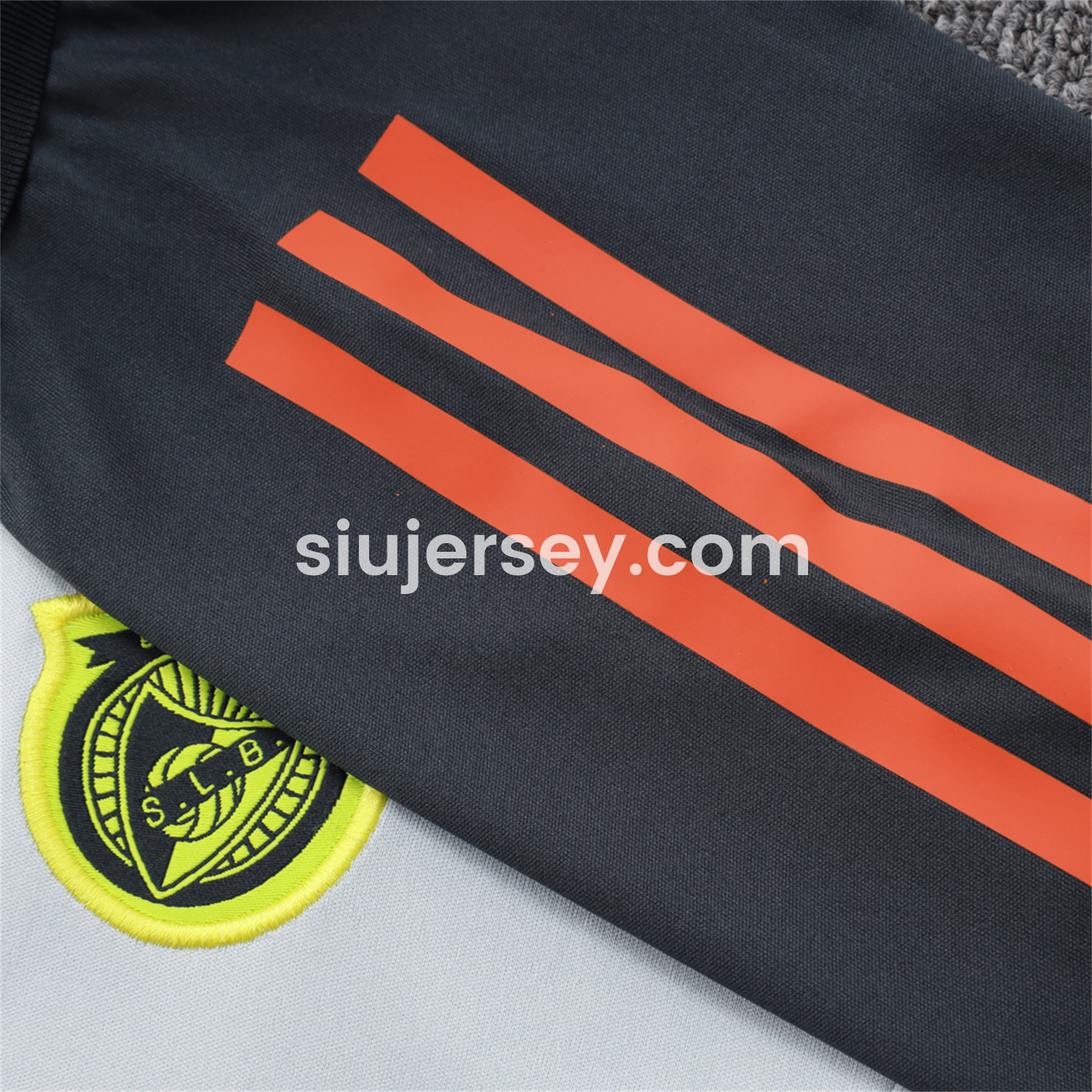 SIUjerseys-Benfica 25-26 POLO Short-Sleeve Training Set - Grey Top and Deep Grey Pants