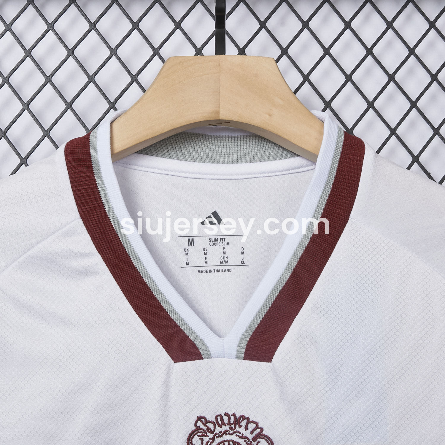 SIUjerseys-Bayern Munich 25-26 Throwback Trefoil Red Stripe White Special Jersey - Fans Version