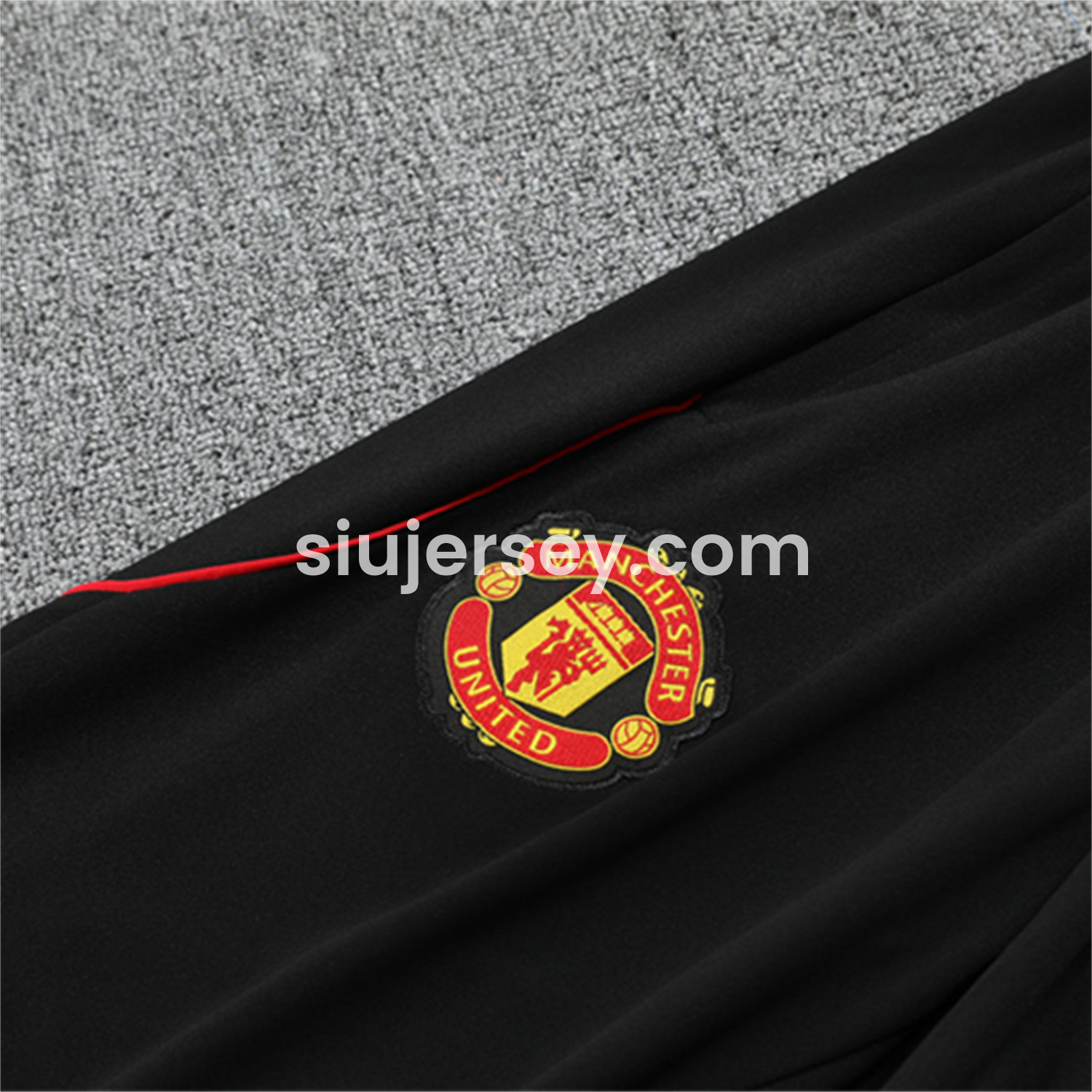 SIUjerseys-Manchester United 25-26 Kid Long Sleeves Training Set - Red-Black Top & Black Pants