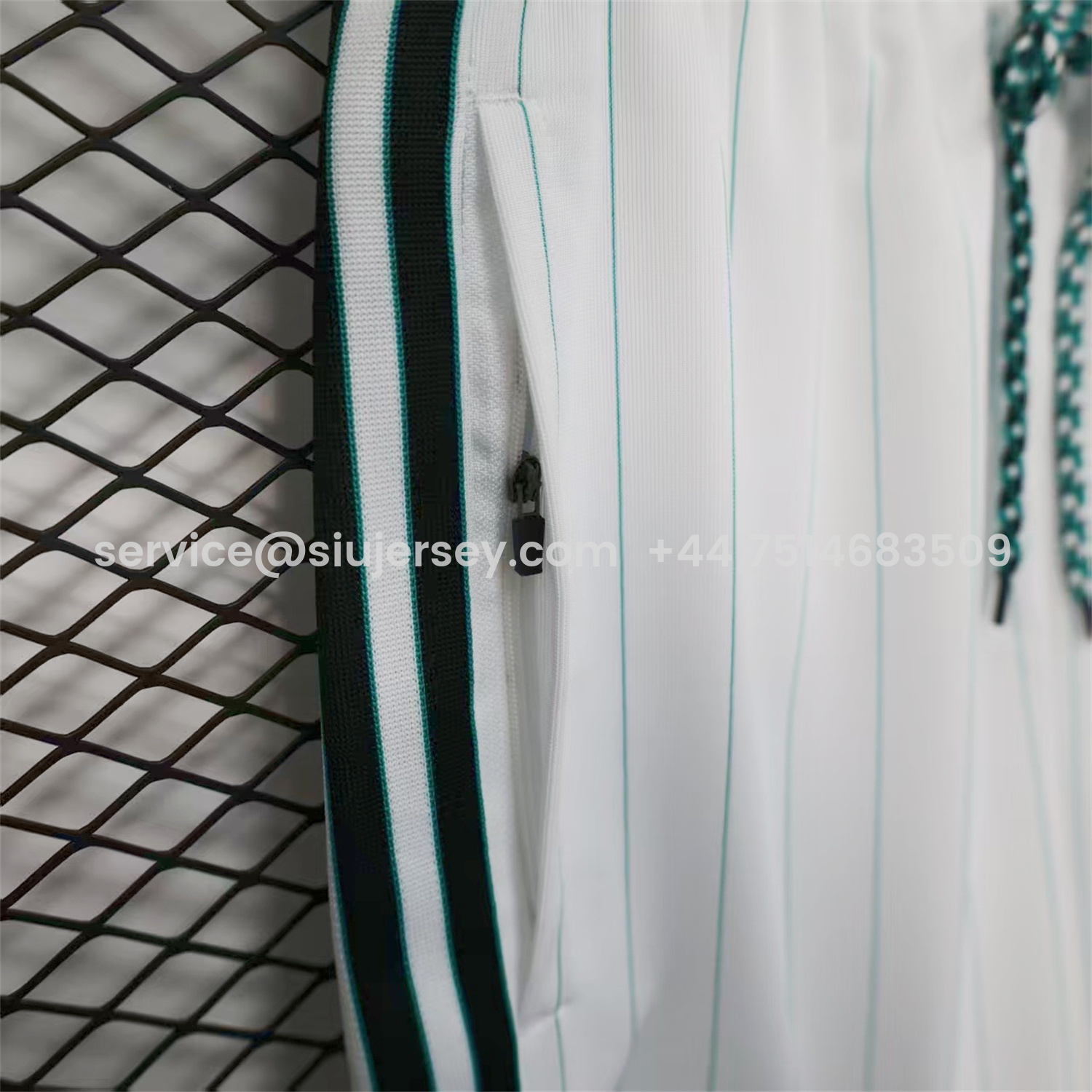 SIUjerseys-Liver.pool 25-26 Trefoil White Travel Shorts - Player Version