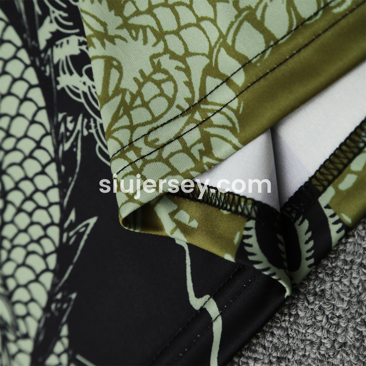 SIUjerseys-Real Madrid 25-26 Vest Training Set - Green-Black Dragon Vest & Black-White Shorts