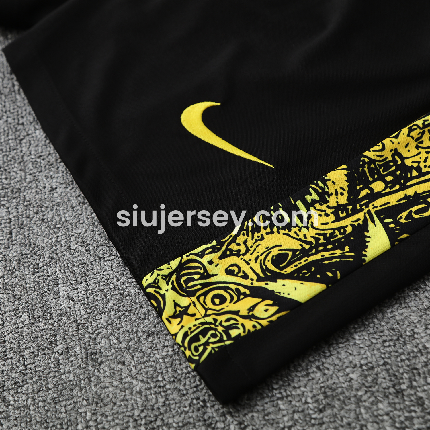 SIUjerseys-Brazil 25-26 Yellow Jesus Statue Short-Sleeve Training Set - Yellow Top & Black Shorts