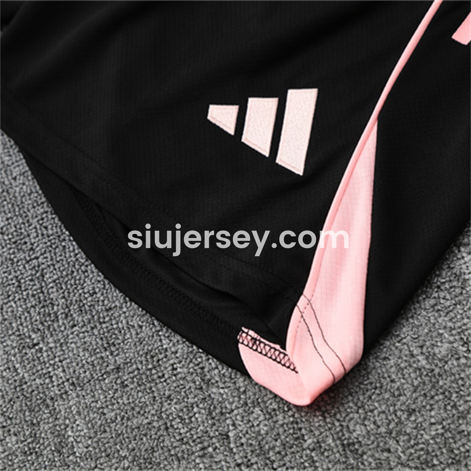 SIUjerseys-Real Madrid 25-26 Short-Sleeve Training Set - Pink Black Top & Black Shorts