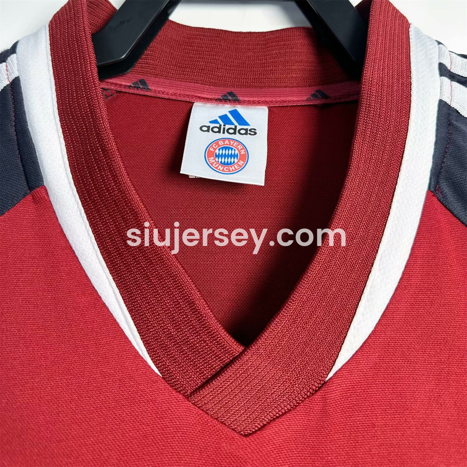 SIUjerseys-Retro Bayern Munich 2001-02 Home Jersey