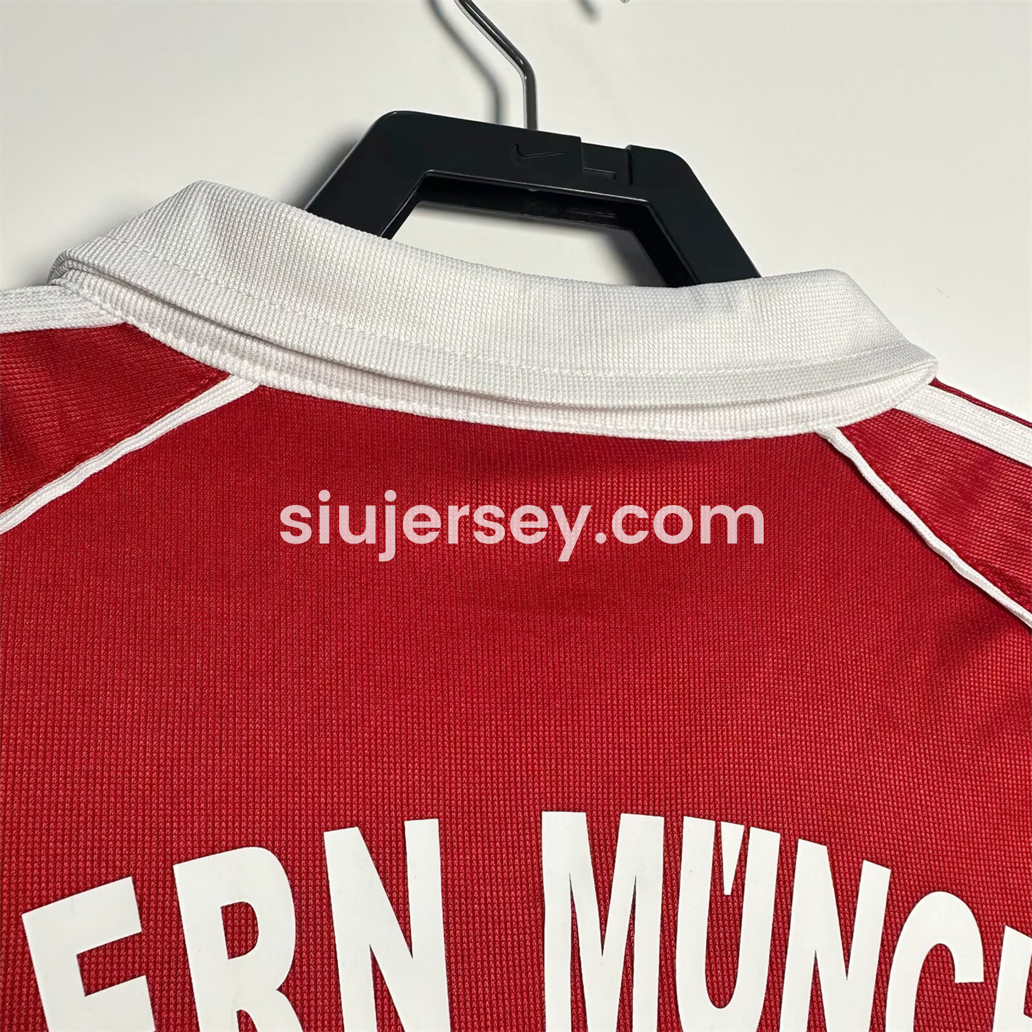 SIUjerseys-Retro Bayern Munich 2005-06 Home Jersey