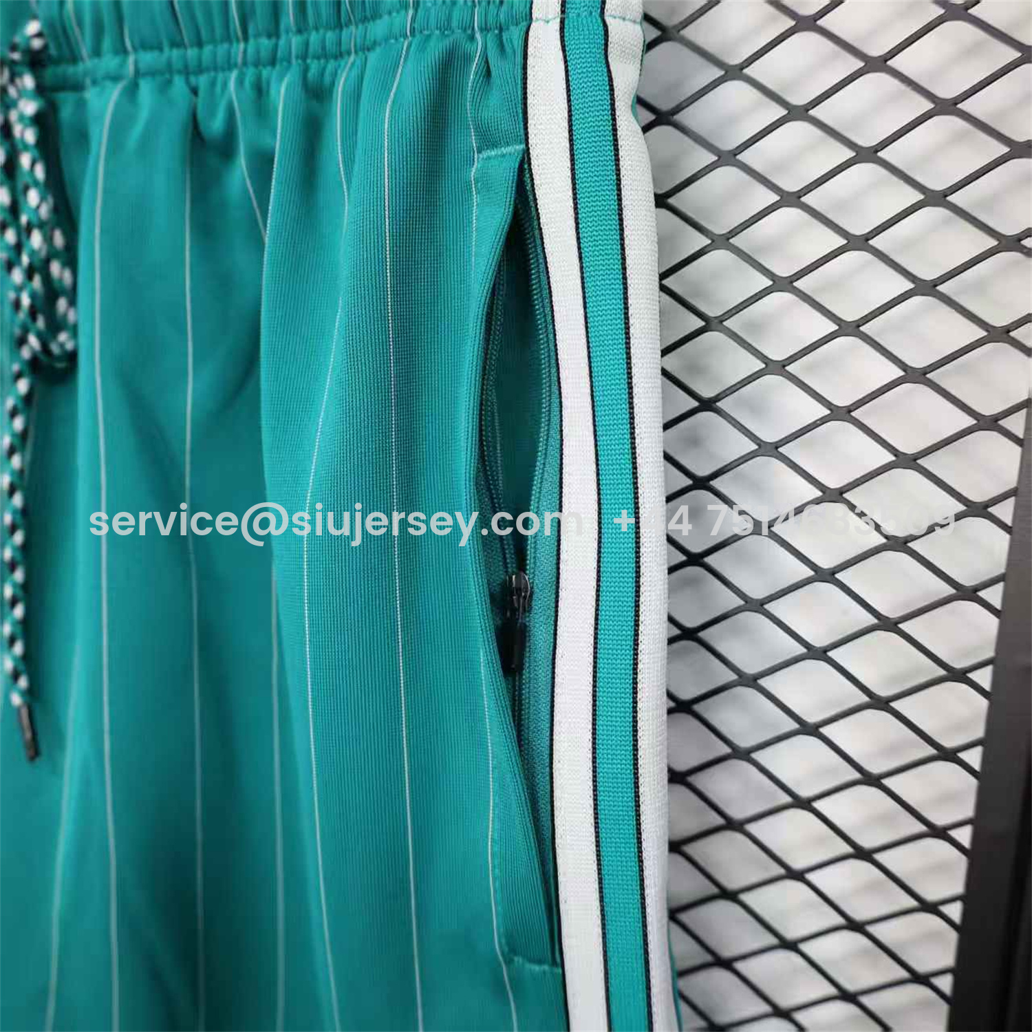 SIUjerseys-Liver.pool 25-26 Trefoil Cyan Travel Shorts - Player Version