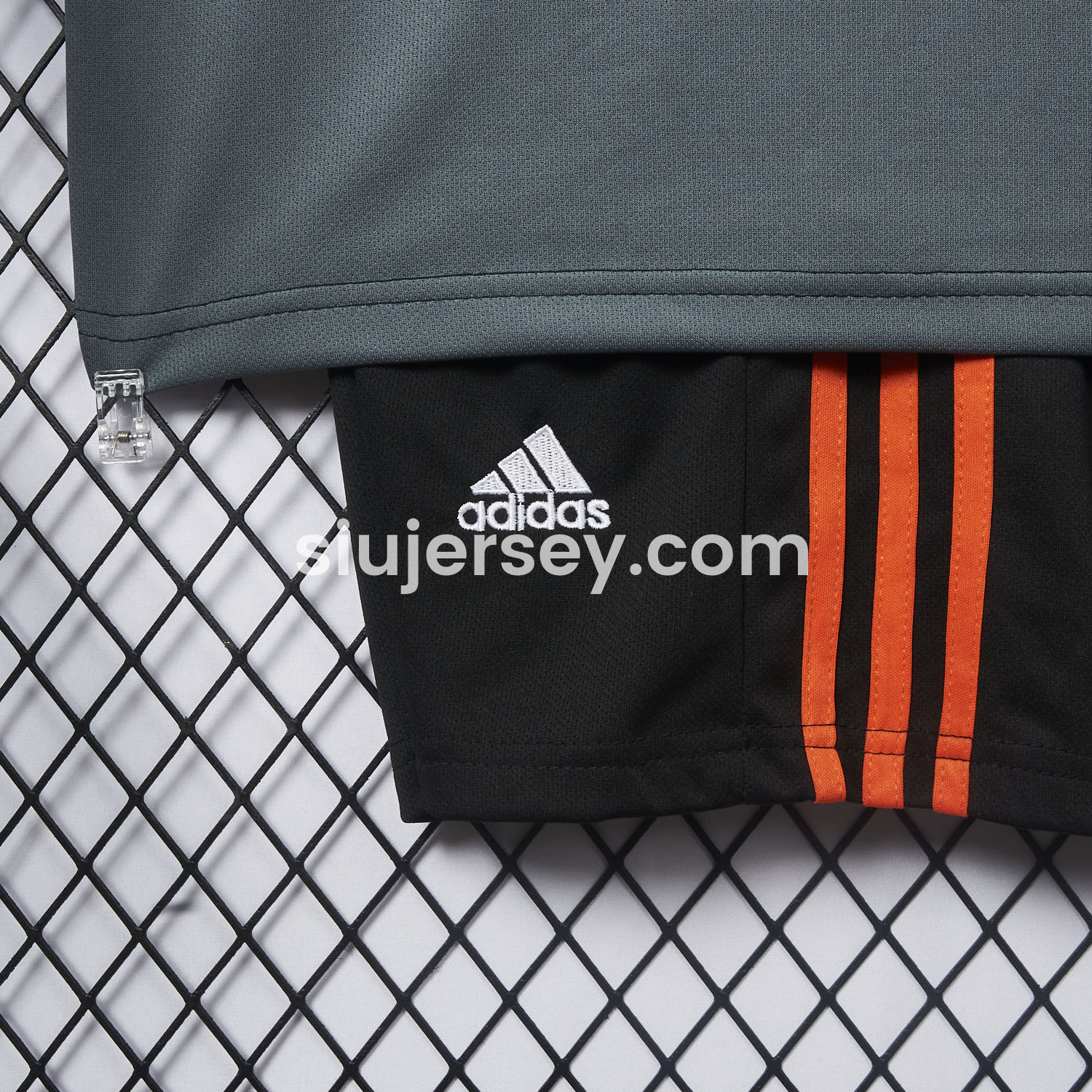 SIUjerseys-Retro Bayern Munich 2016-17 Away Men's Adult Jersey Set - Fans Version