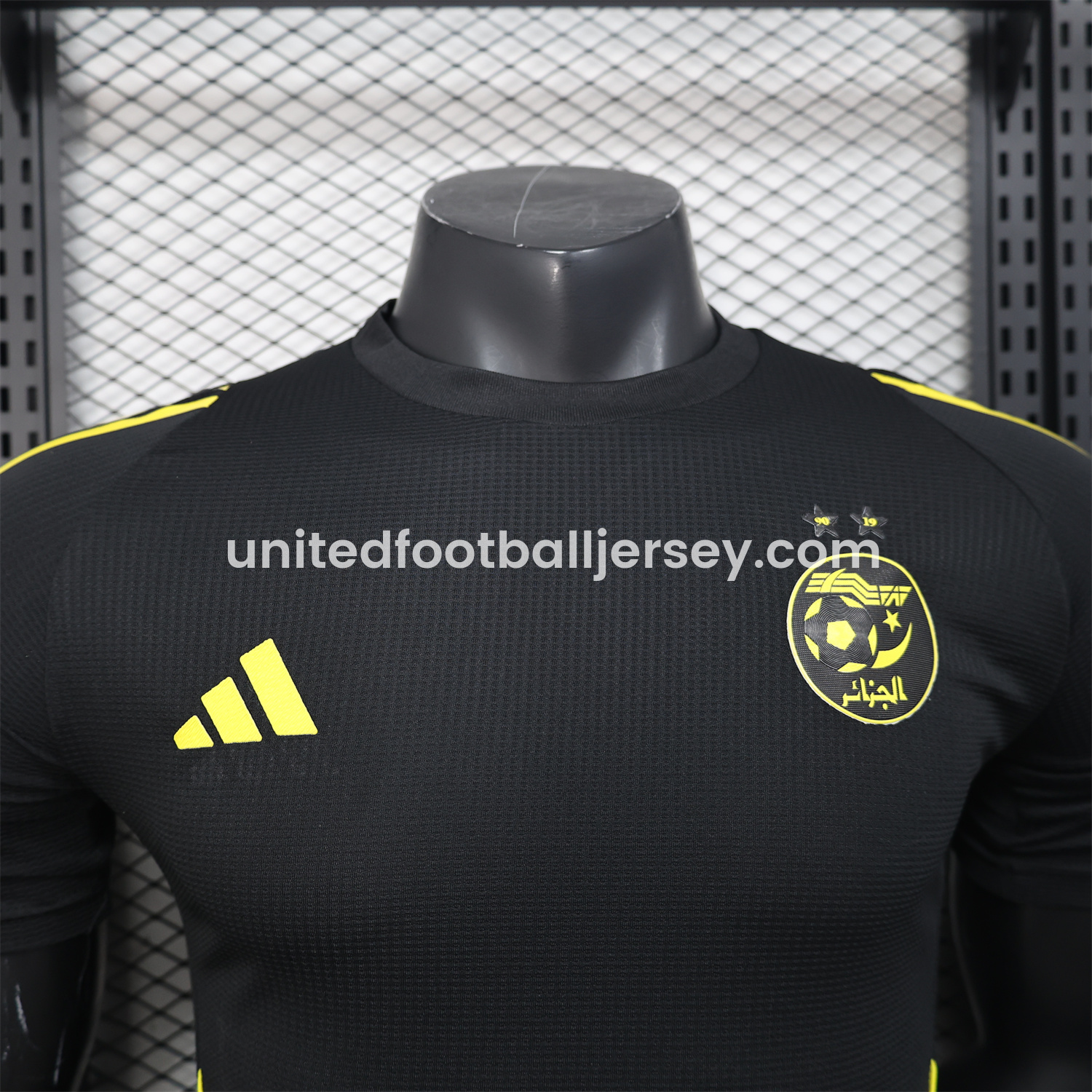 unitedfutballjersey-Algeria 25-26 Pure Black Jersey with Yellow Line - Player Version