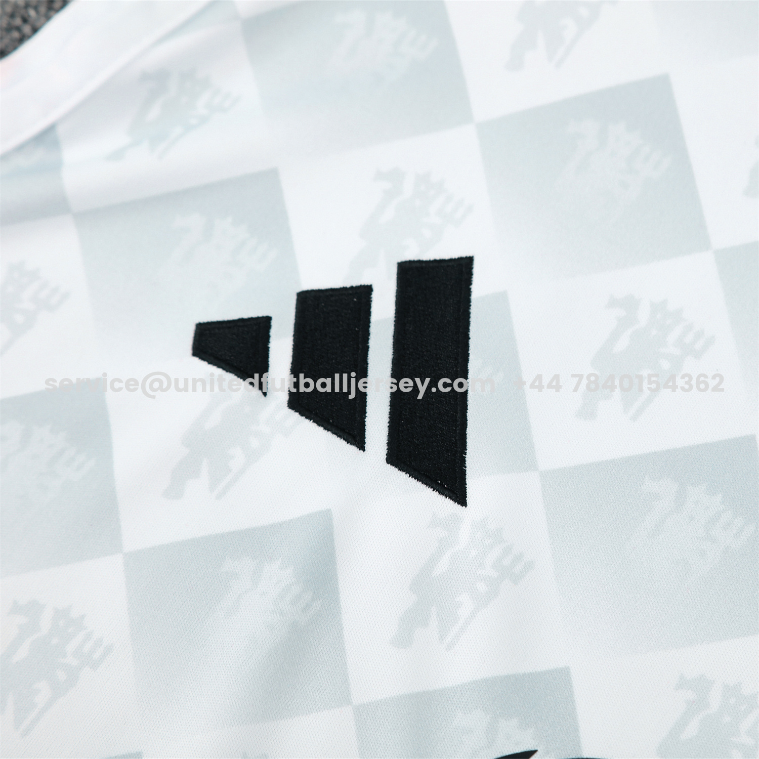 unitedfutballjersey-Manchester United 25-26 Vest Training Set - Red Edge White Vest & Black Shorts