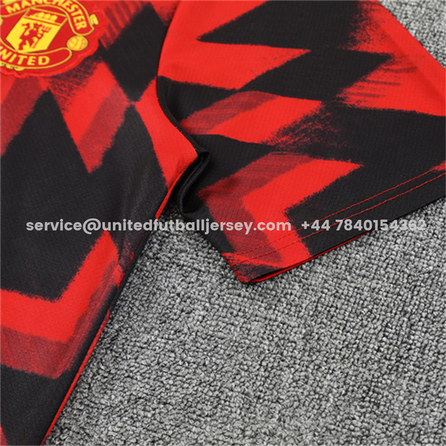 unitedfutballjersey-Manchester United 25-26 Short-Sleeve Training Set - Red Camouflage Top & Black Shorts