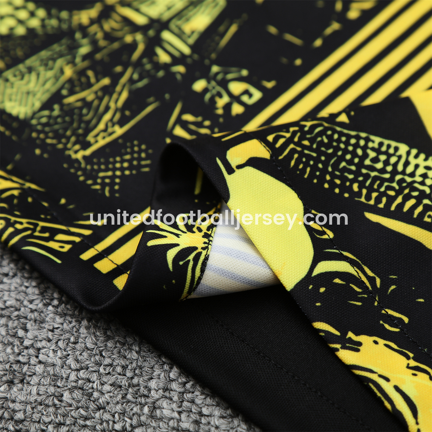 unitedfutballjersey-Brazil 25-26 Yellow Jesus Statue Short-Sleeve Training Set - Yellow Top & Black Shorts