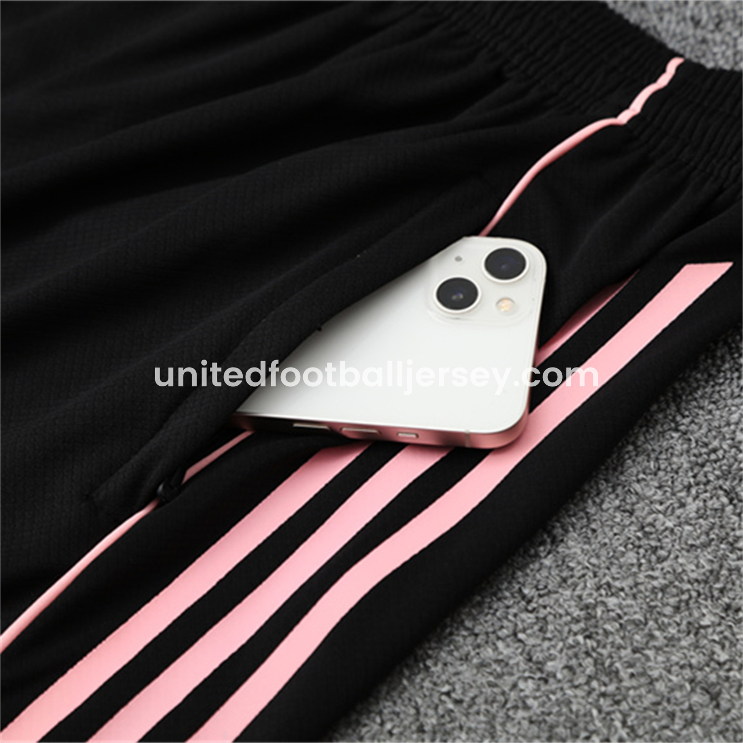 unitedfutballjersey-Real Madrid 25-26 Kid Short-Sleeve Training Set - Pink Black Top & Black Shorts