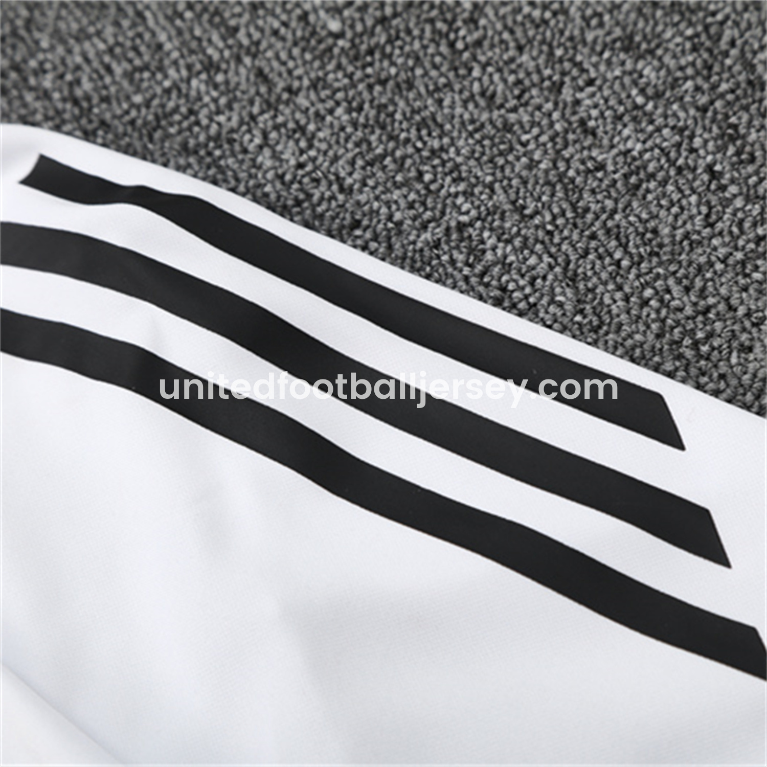 unitedfutballjersey-Manchester United 25-26 Long Sleeves Training Set - White Top & Black Pants