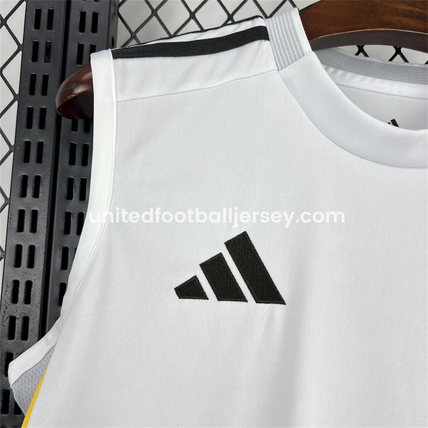 unitedfutballjersey-Real Madrid 25-26 Home Vest - Fans Version