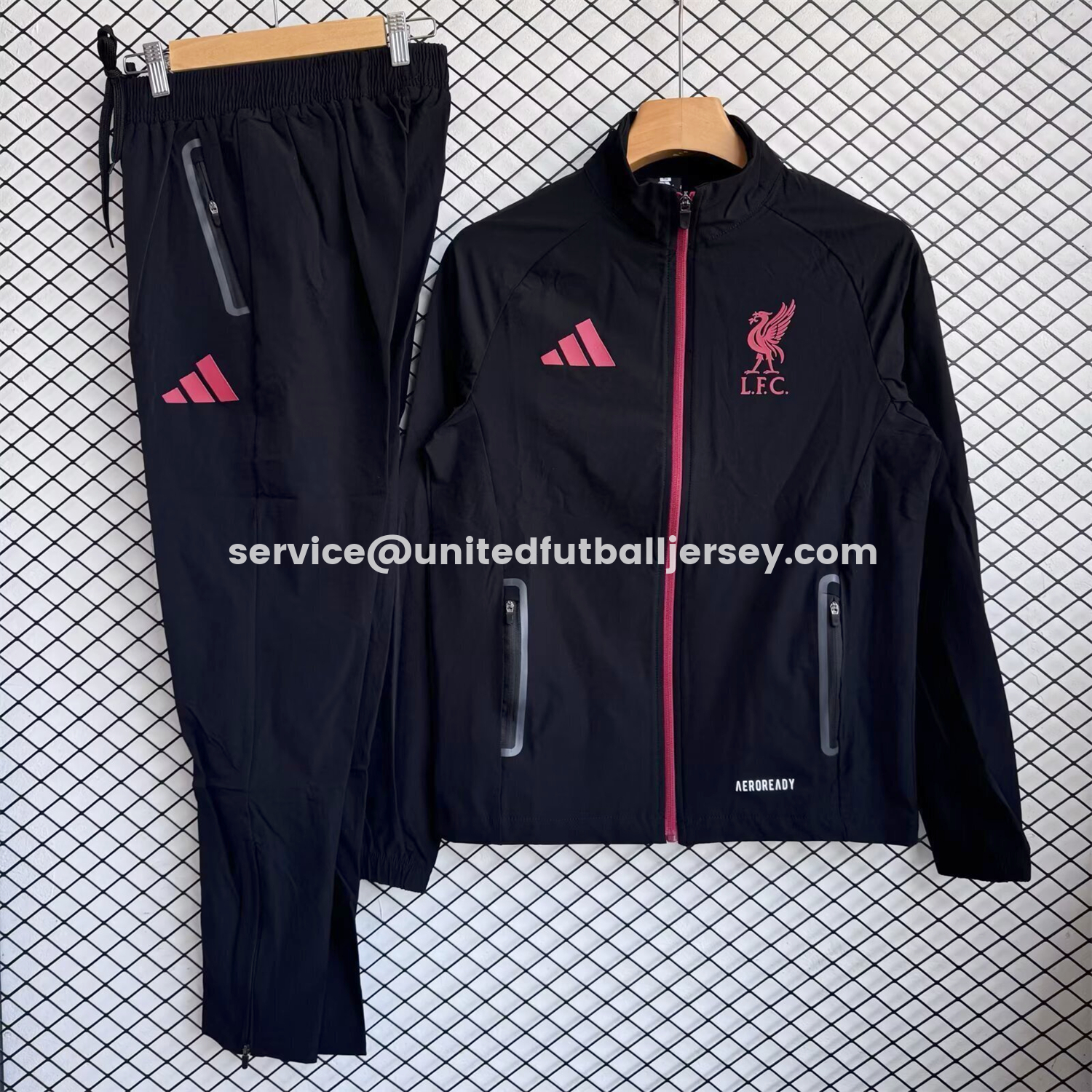 unitedfutballjersey-Liver.pool 25-26 Red Logo Windbreaker Training Set - Black Top and Pants