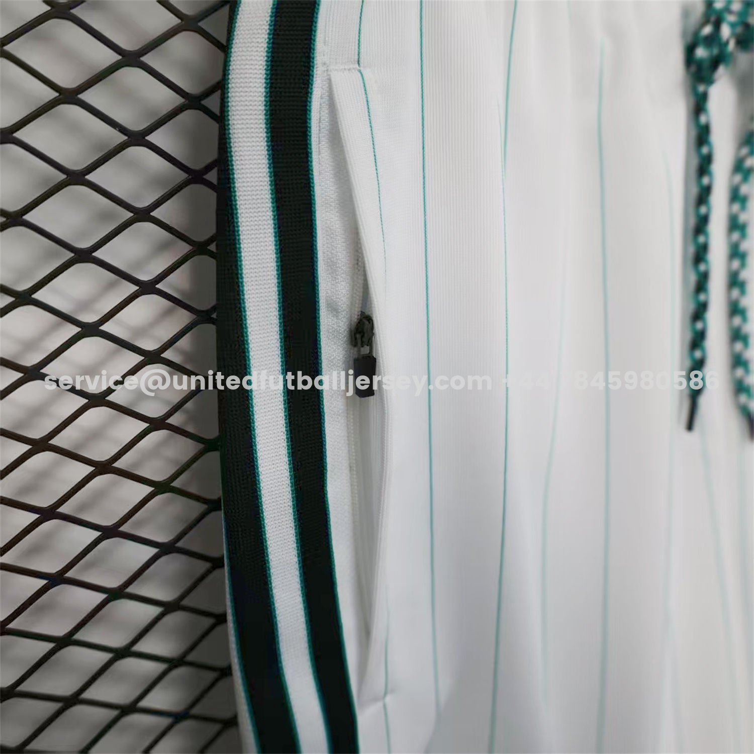 unitedfutballjersey-Liver.pool 25-26 Trefoil White Travel Shorts - Player Version