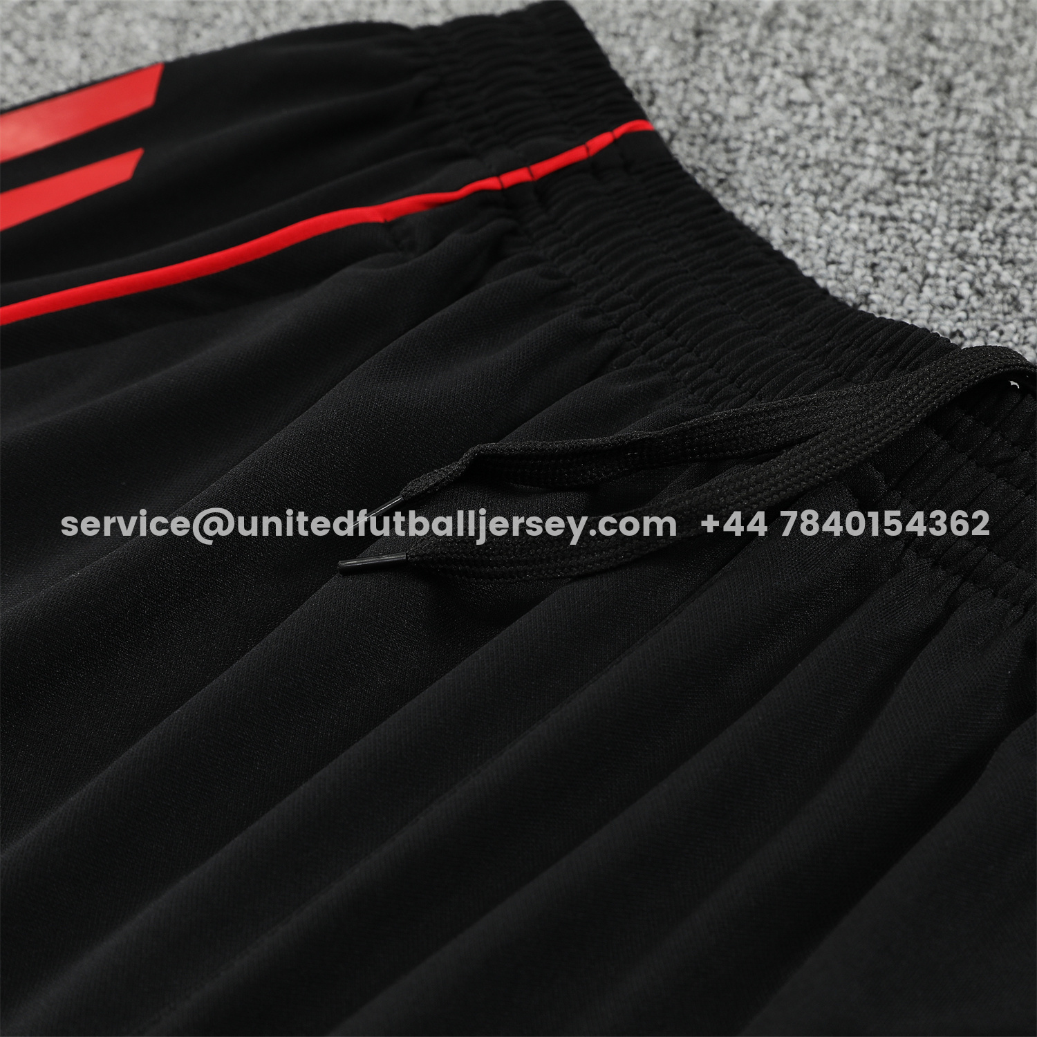 unitedfutballjersey-Manchester United 25-26 Short-Sleeve Training Set - Red Black Blocks White Top & Black Shorts