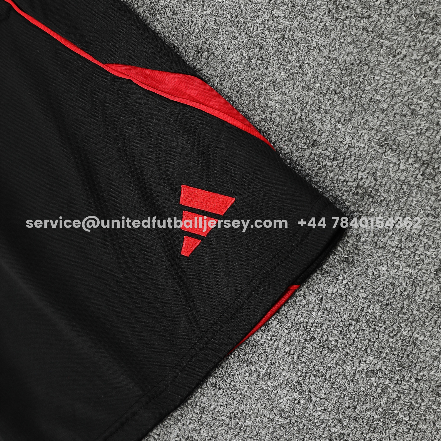 unitedfutballjersey-Manchester United 25-26 Short-Sleeve Training Set - Red Black Blocks White Top & Black Shorts