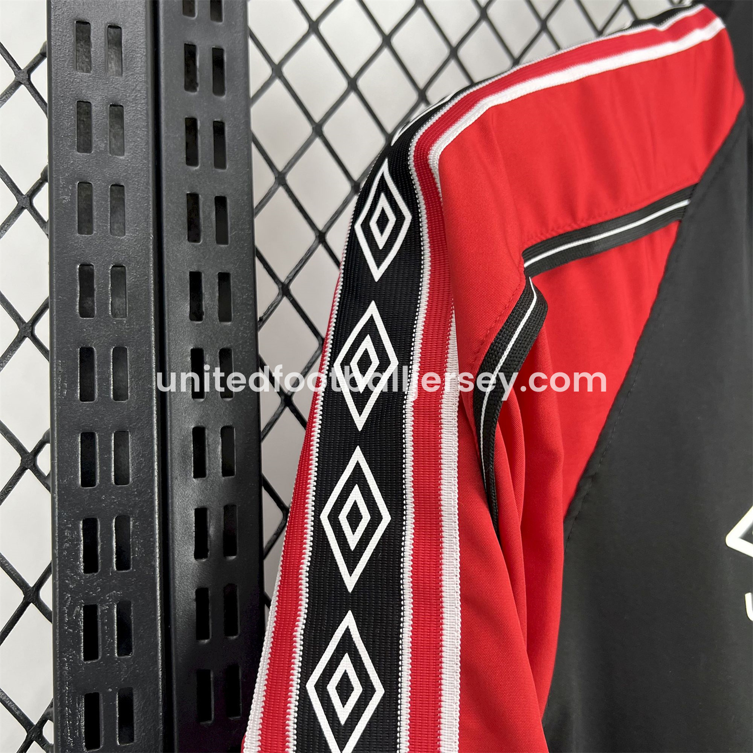 unitedfutballjersey-Retro Manchester United 1998-99 Throwback Windbreaker Jacket - Black and Red