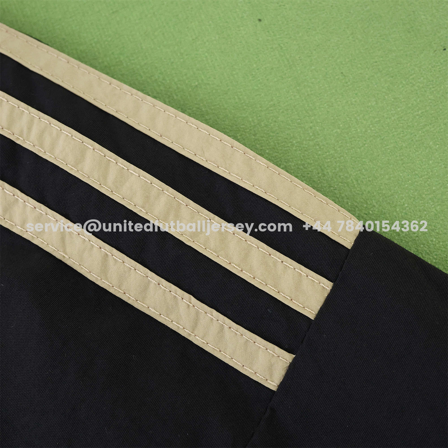 unitedfutballjersey-Liver.pool 25-26 Throwback Windbreaker Jacket - Black