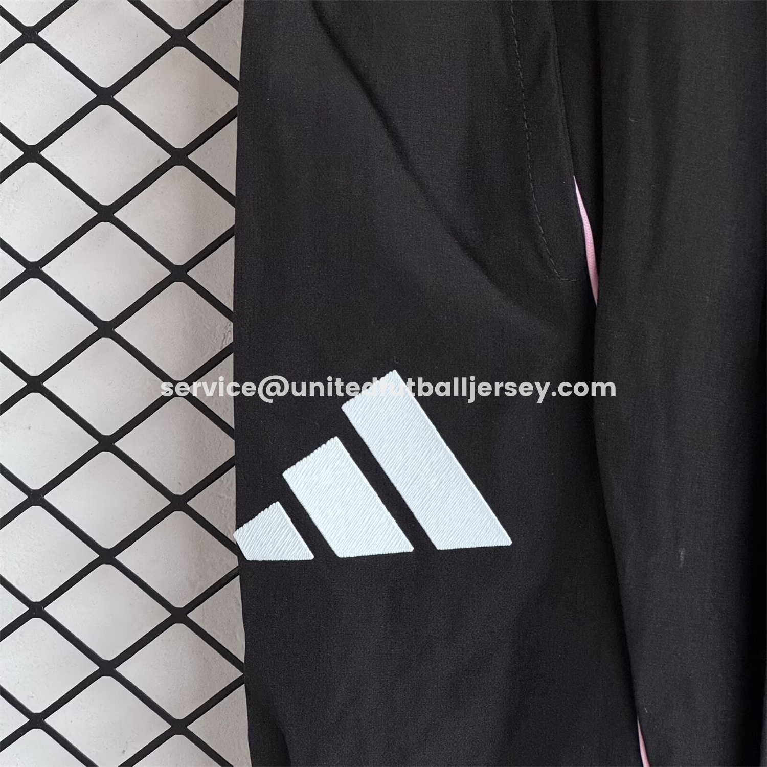 unitedfutballjersey-Juventus 25-26 Yellow Lines Windbreaker Training Set - Black Top and Pants