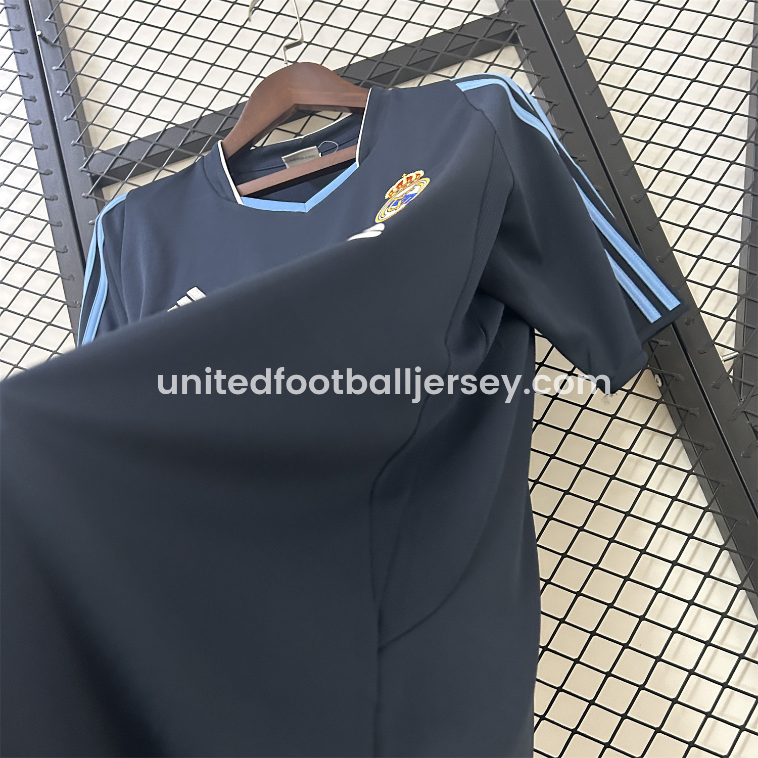 unitedfutballjersey-Retro Real Madrid 2003-04 Away Jersey