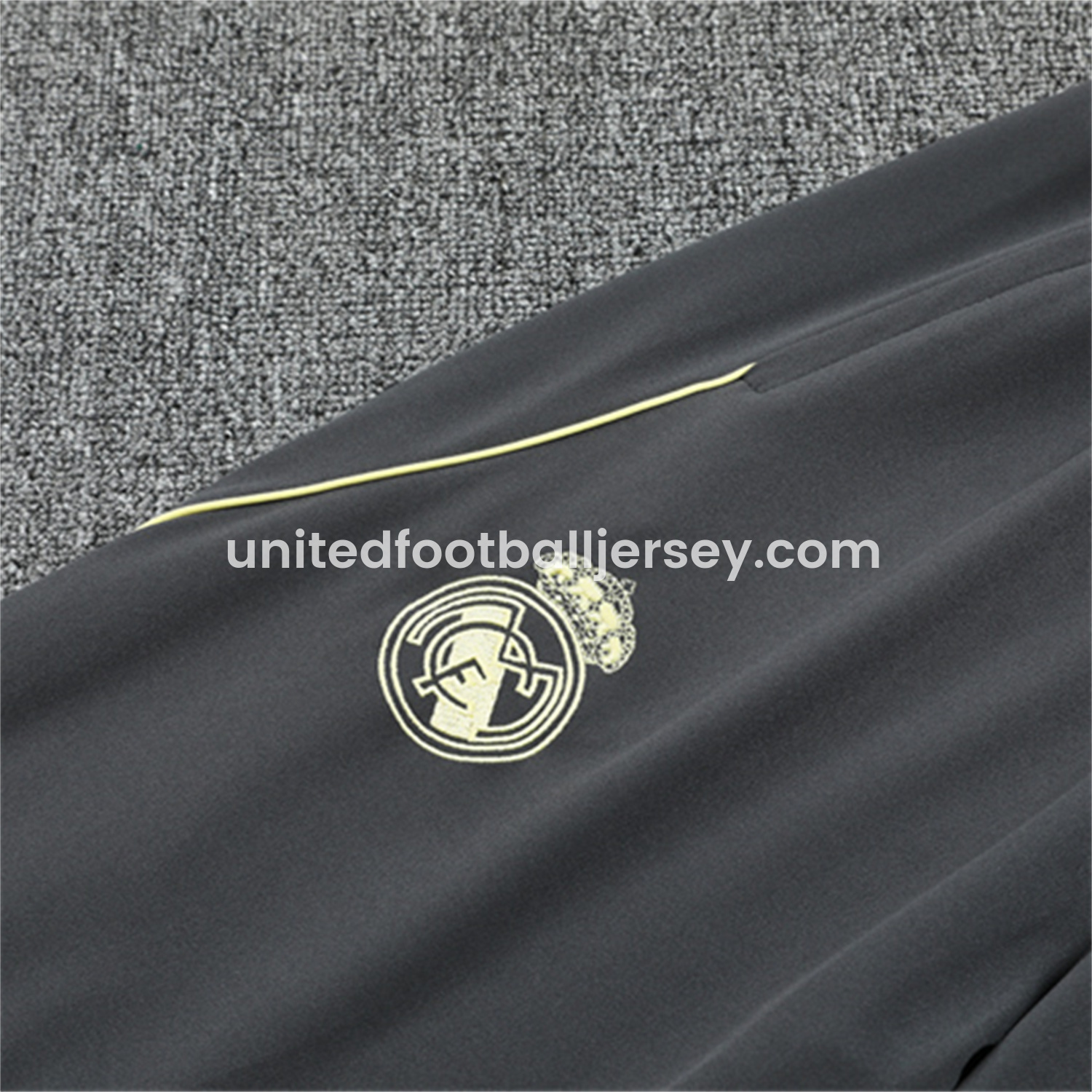 unitedfutballjersey-Real Madrid 25-26 Kid Long Sleeves Training Set - Yellow Top & Gray Pants