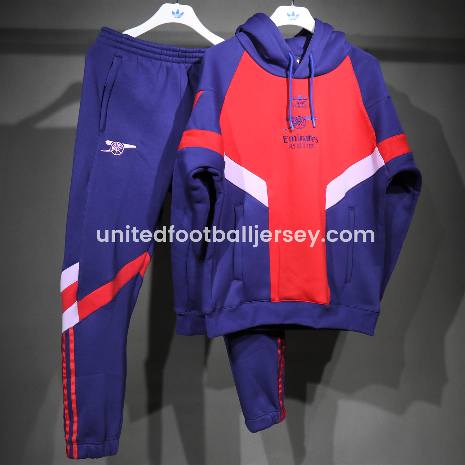 unitedfutballjersey-Arsenal 2025 Fleece-Lined Training Hoodie Set - Purple & Red Hoodie + Pants