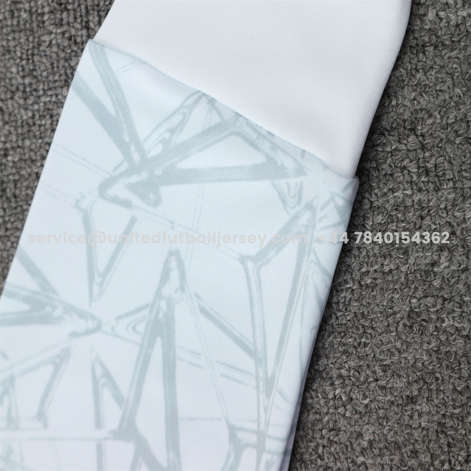 unitedfutballjersey-Real Madrid 25-26 Traning Hoodie Set - Triangular Spots White Hoodie With Black Pants