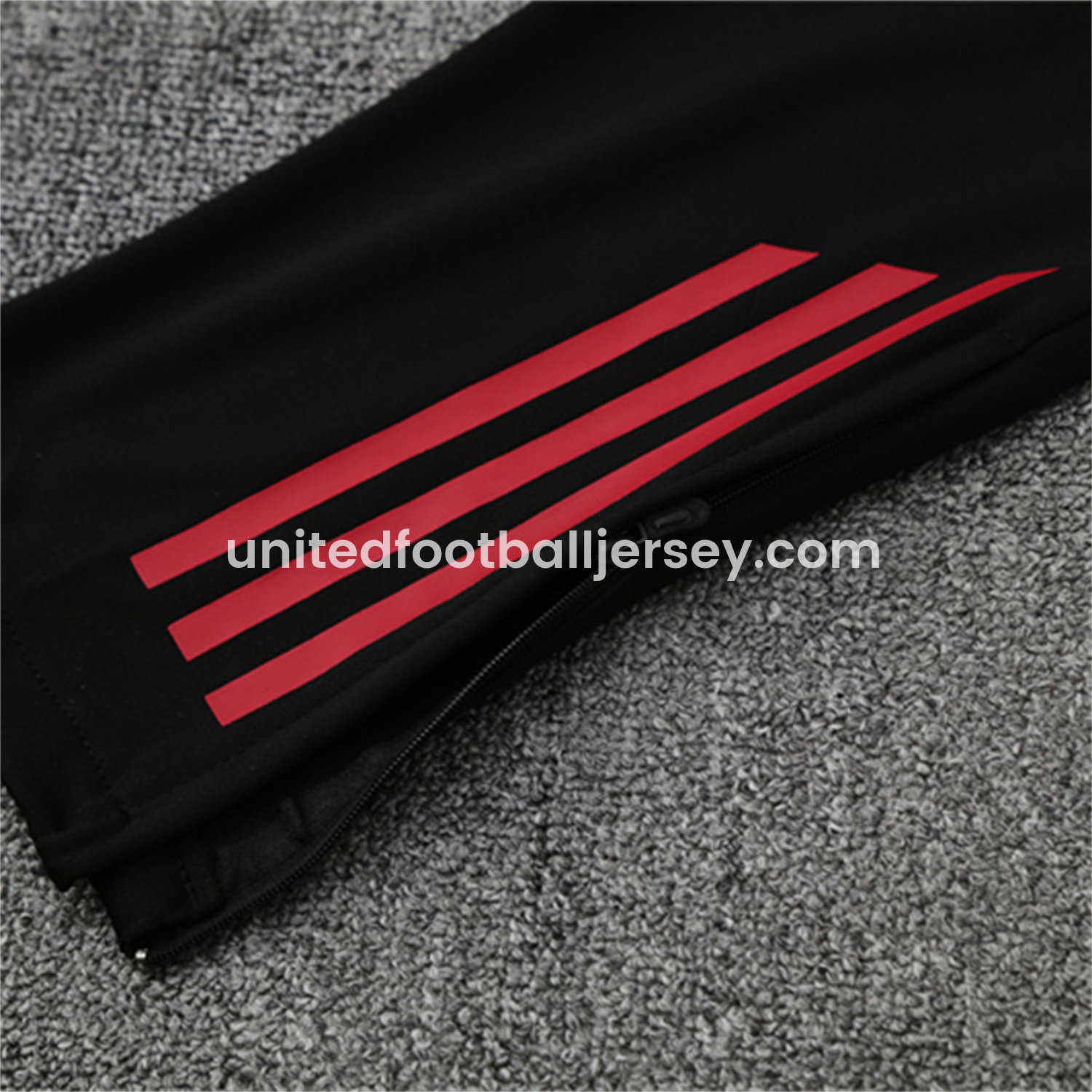 unitedfutballjersey-Manchester United 25-26 Kid Long Sleeves Training Set - White Top & Black Pants