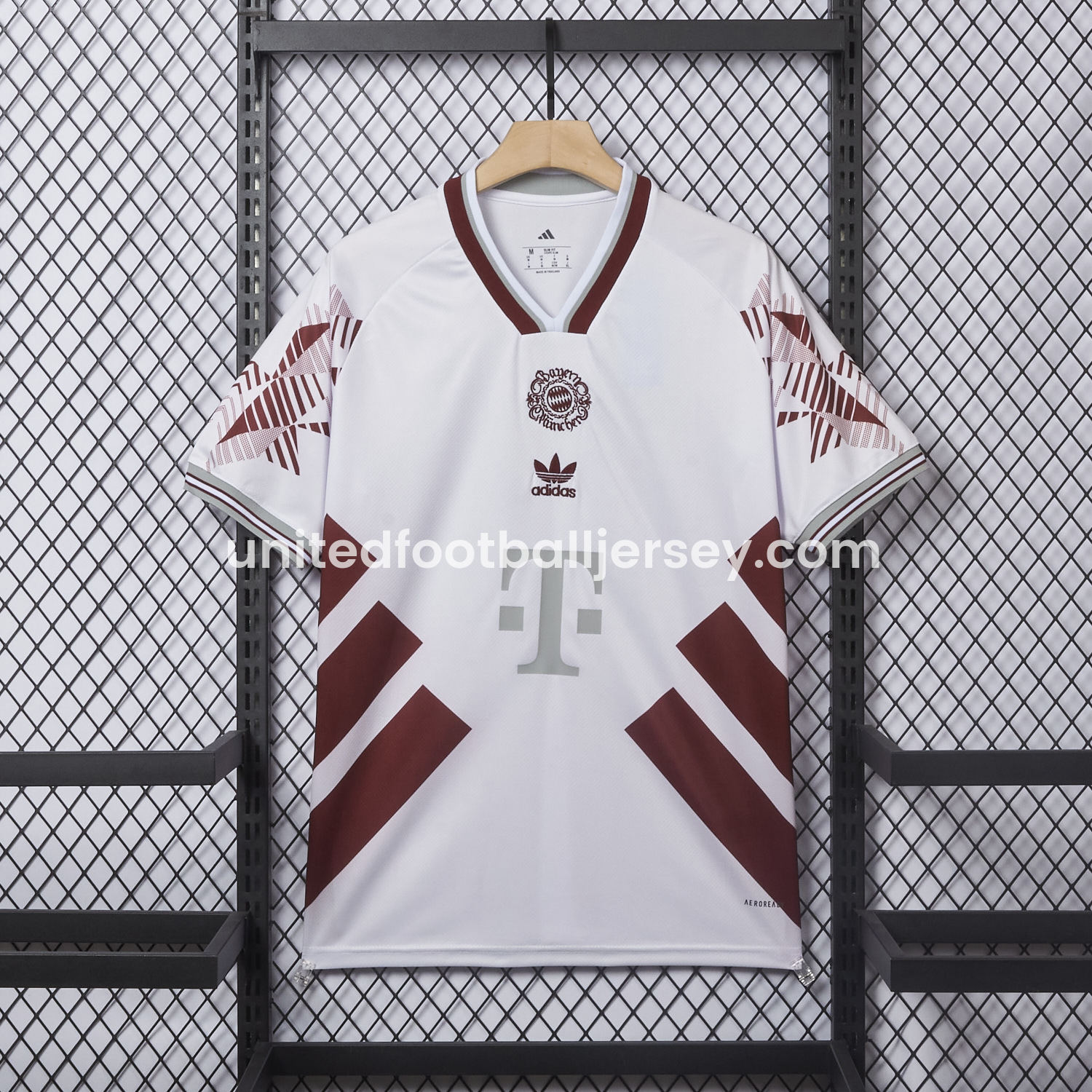 unitedfutballjersey-Bayern Munich 25-26 Throwback Trefoil Red Stripe White Special Jersey - Fans Version