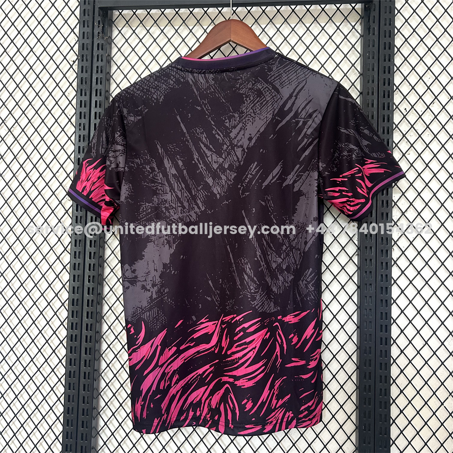 unitedfutballjersey-Barcelona 25-26 Pink Lion Black Jersey - Fans Version