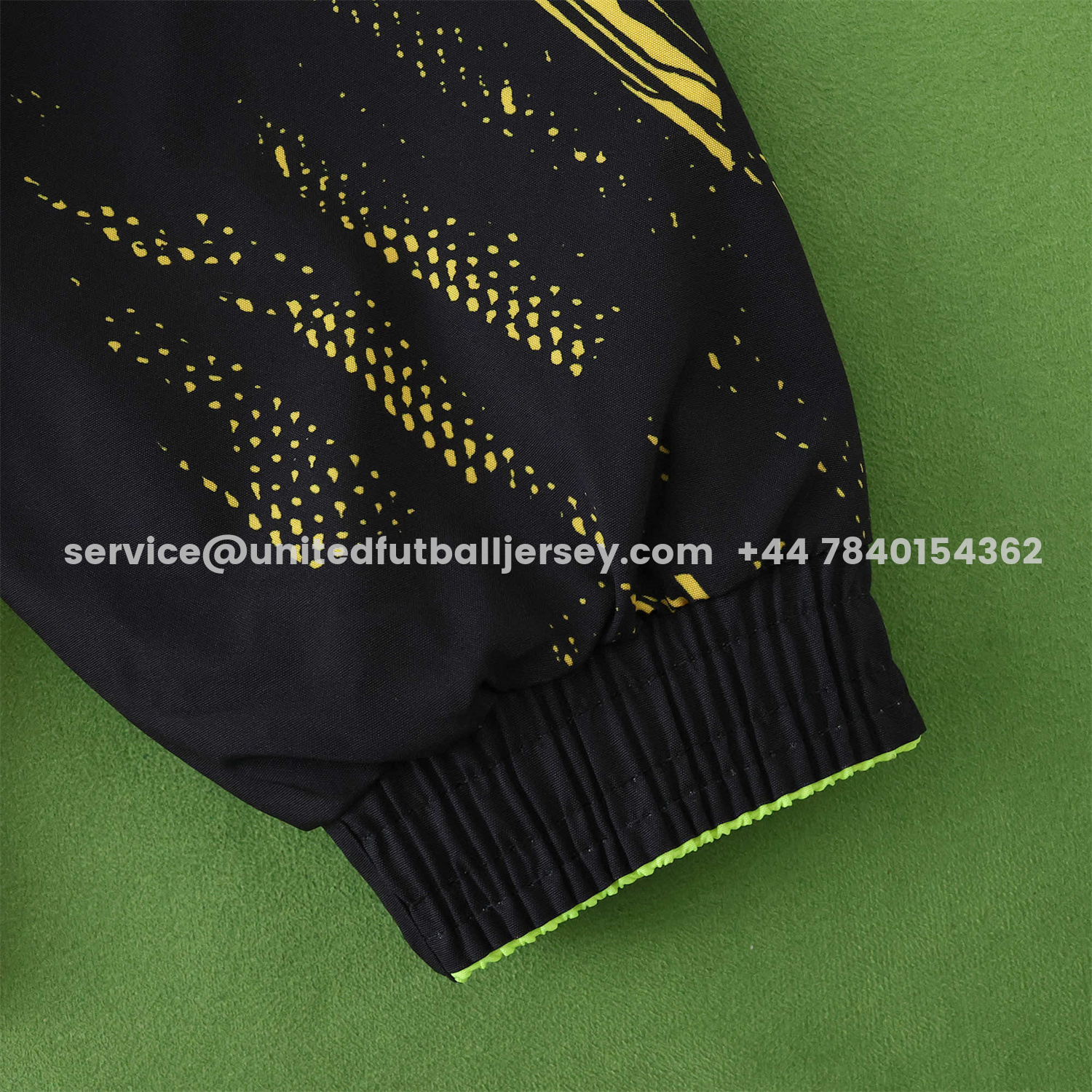 unitedfutballjersey-Dortmund 25-26 Double Sided Reversible Windbreaker - Green & Yellow