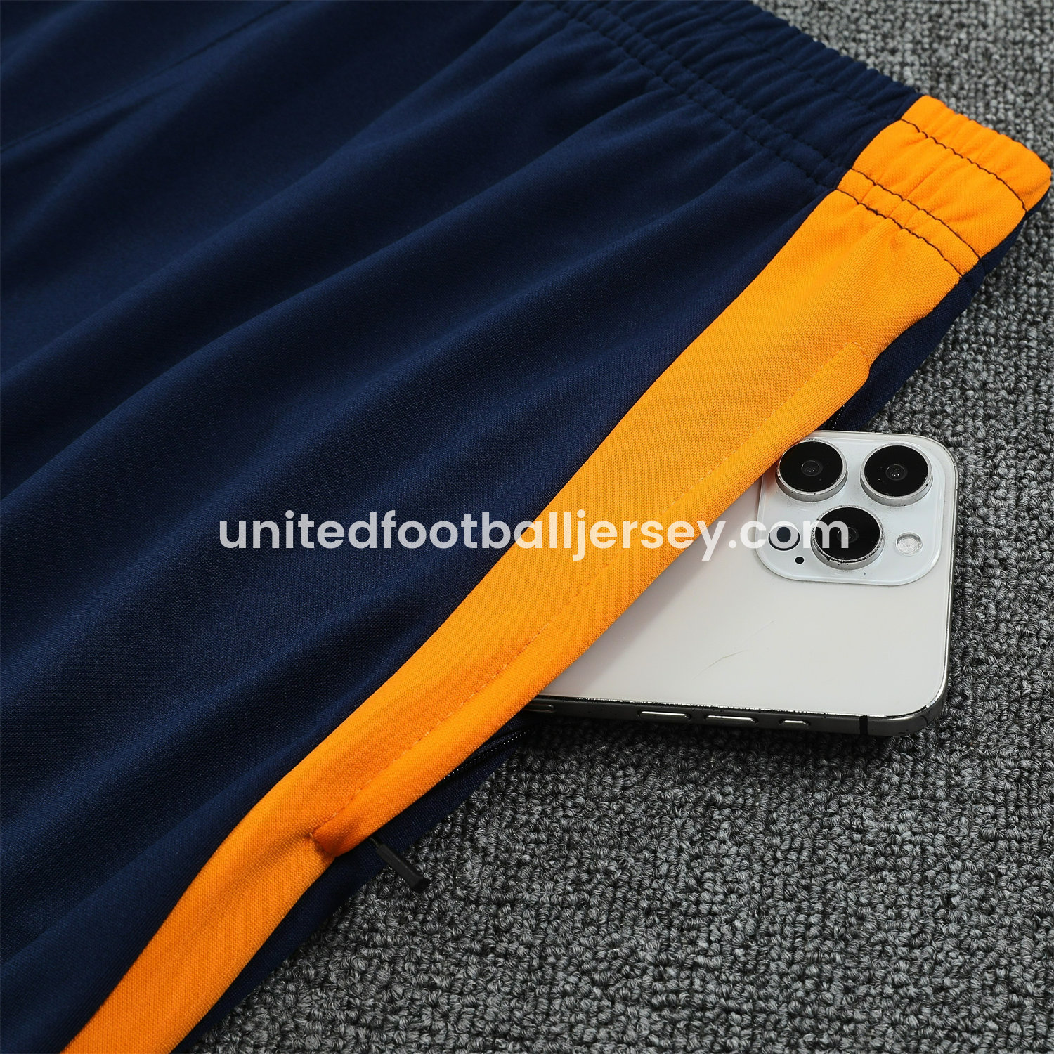 unitedfutballjersey-Real Madrid 25-26 POLO Short-Sleeve Training Set - White Top and Deep Blue Pants