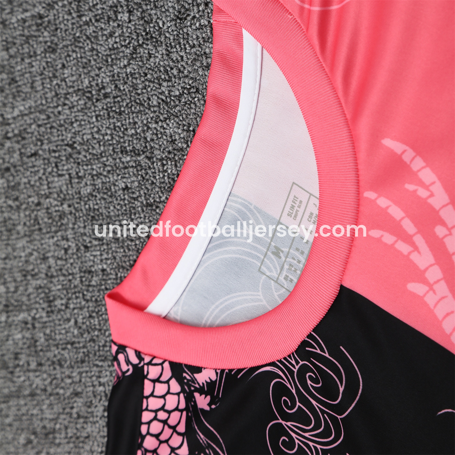 unitedfutballjersey-Real Madrid 25-26 Short-Sleeve Training Set - Pink-Black Dragon Top & Black-White Shorts