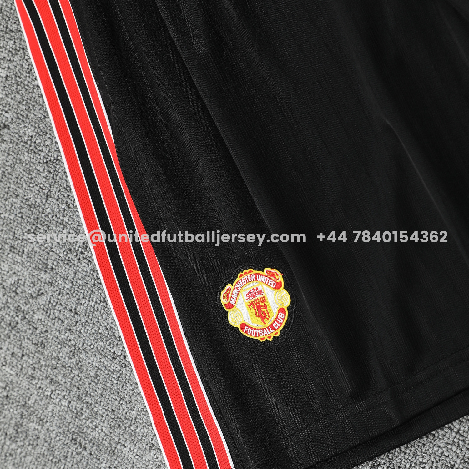 unitedfutballjersey-Manchester United 25-26 Short-Sleeve Training Set - Red Lines Black Top & Black Shorts