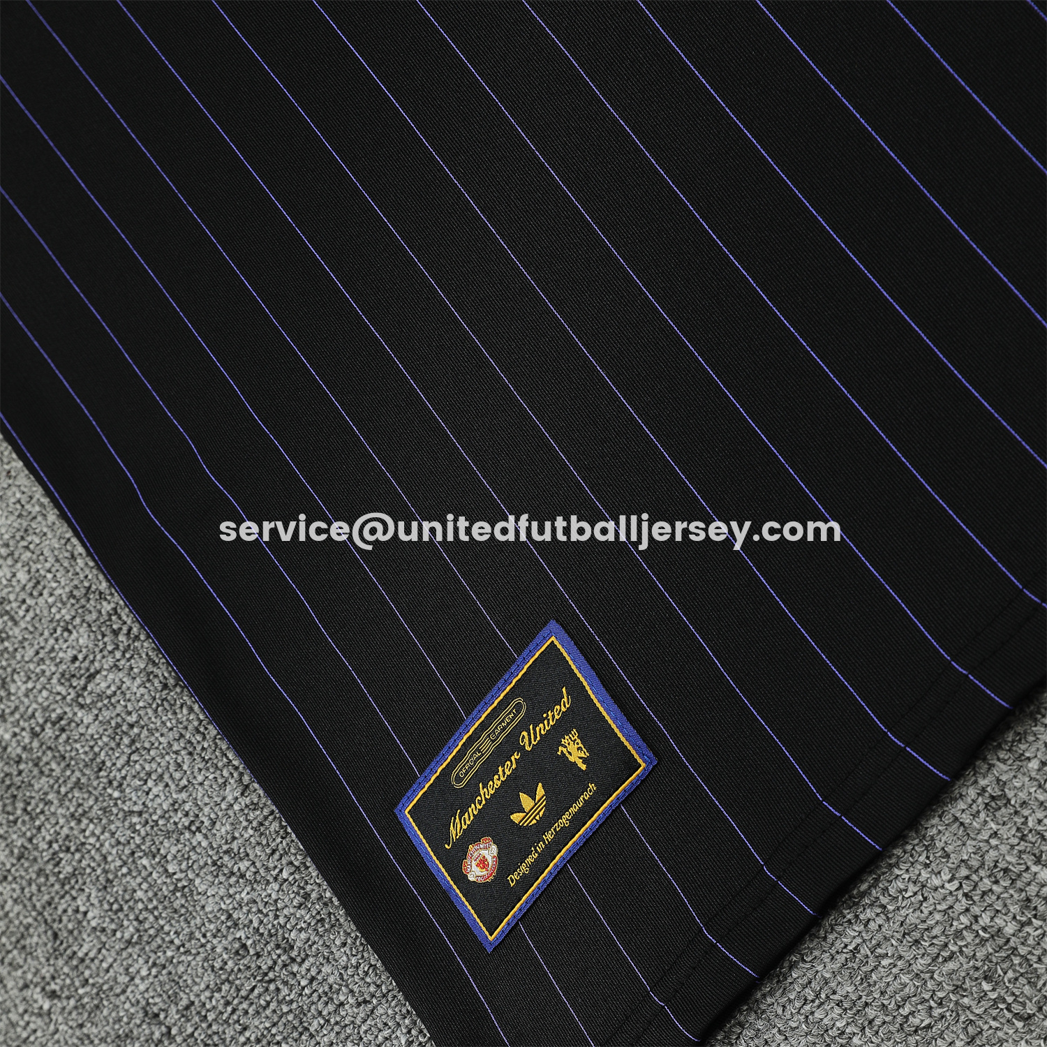 unitedfutballjersey-Manchester United 25-26 Trefoil Travel Short-Sleeve Training Set - Black Top & Black Shorts