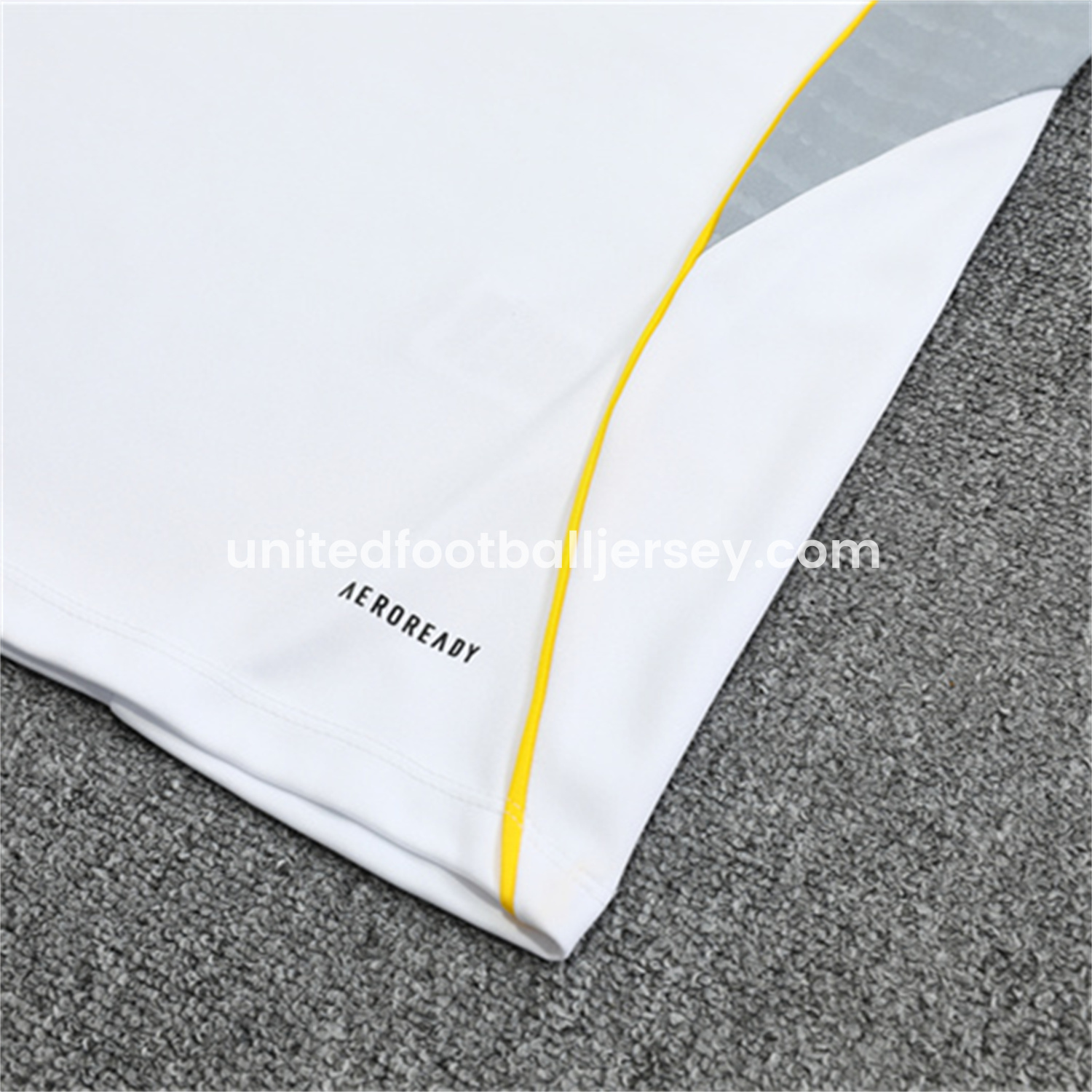 unitedfutballjersey-Real Madrid 25-26 Kids Long Sleeve Training Set - Yellow Line White Top and Black Shorts