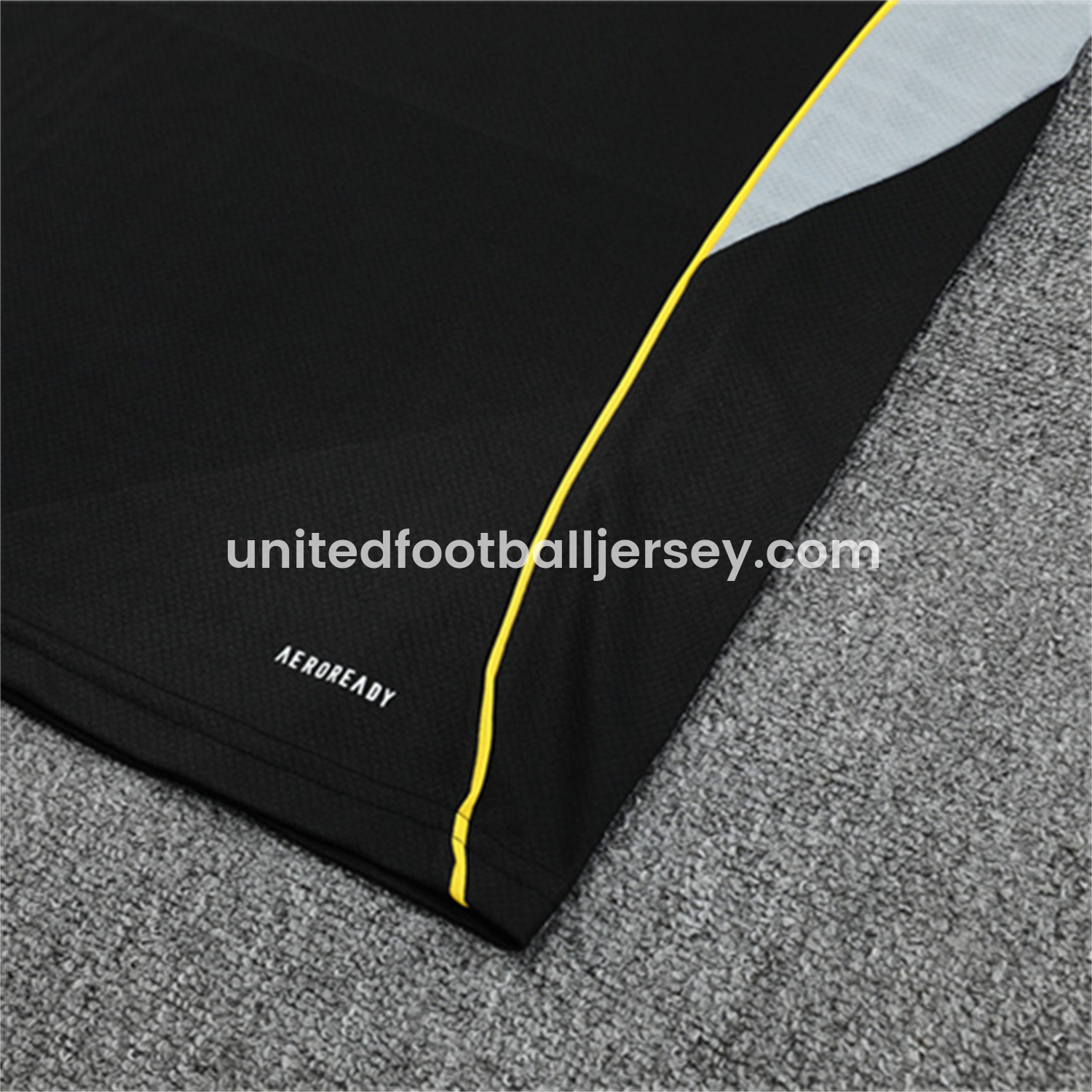 unitedfutballjersey-Real Madrid 25-26 Short-Sleeve Training Set - Yellow Line Black Top and Black Shorts