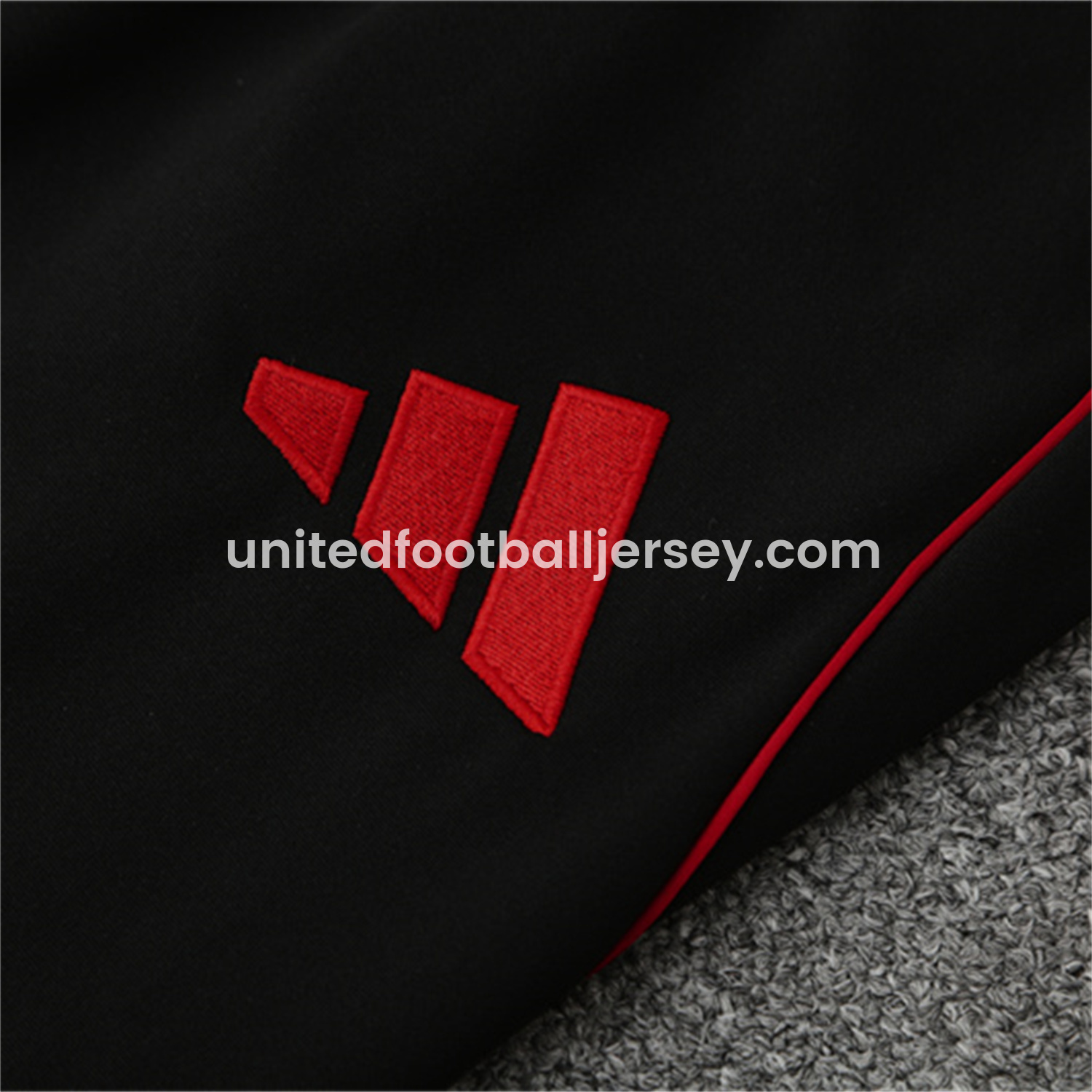 unitedfutballjersey-Manchester United 25-26 Kid Long Sleeves Training Set - White Top & Black Pants